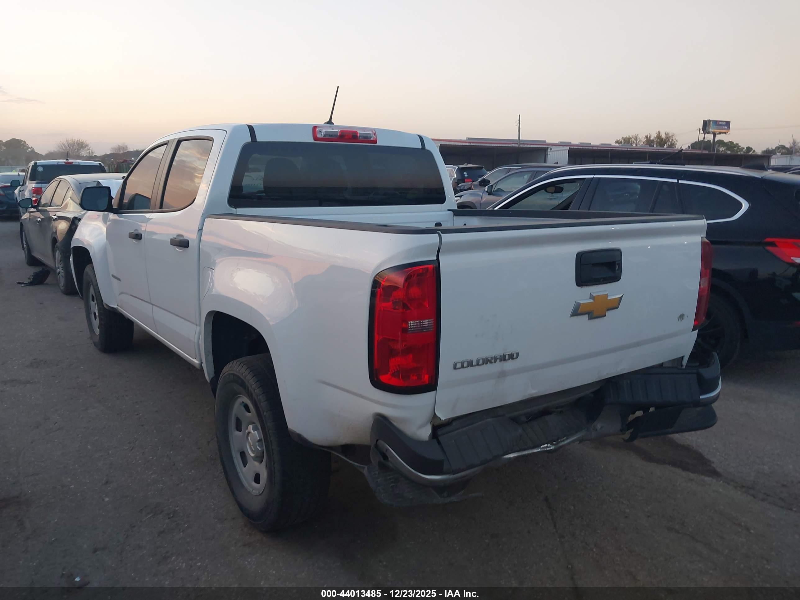 CHEVROLET COLORADO image 3
