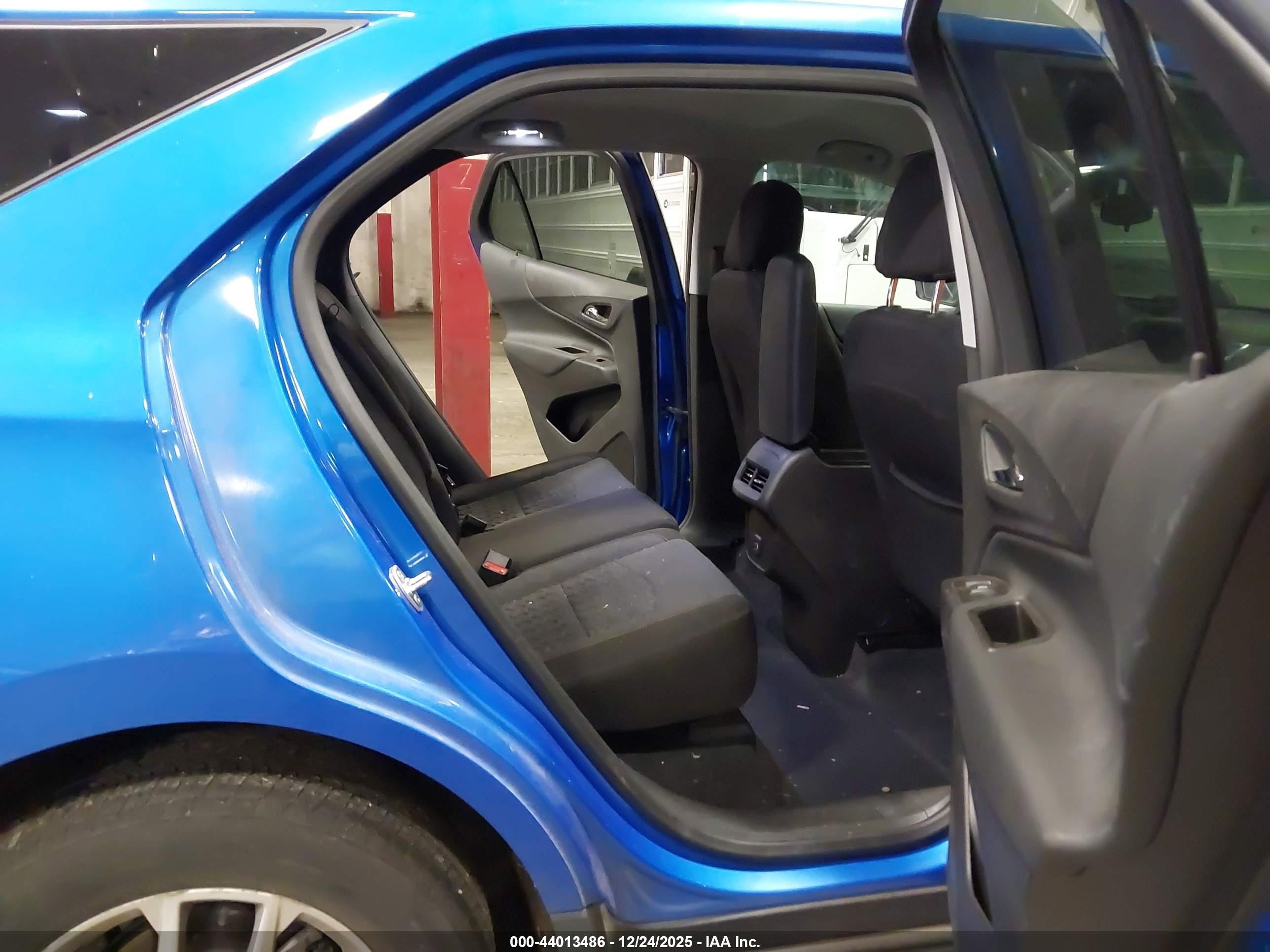 CHEVROLET EQUINOX image 8