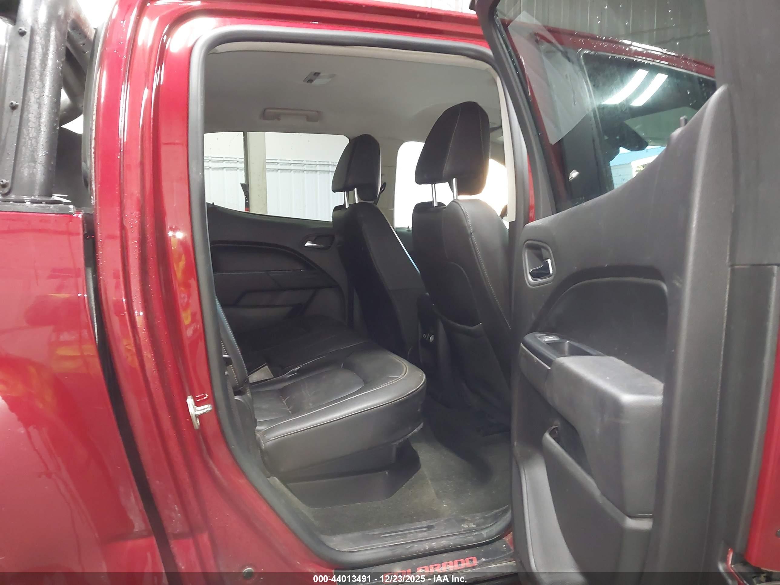 CHEVROLET COLORADO image 8