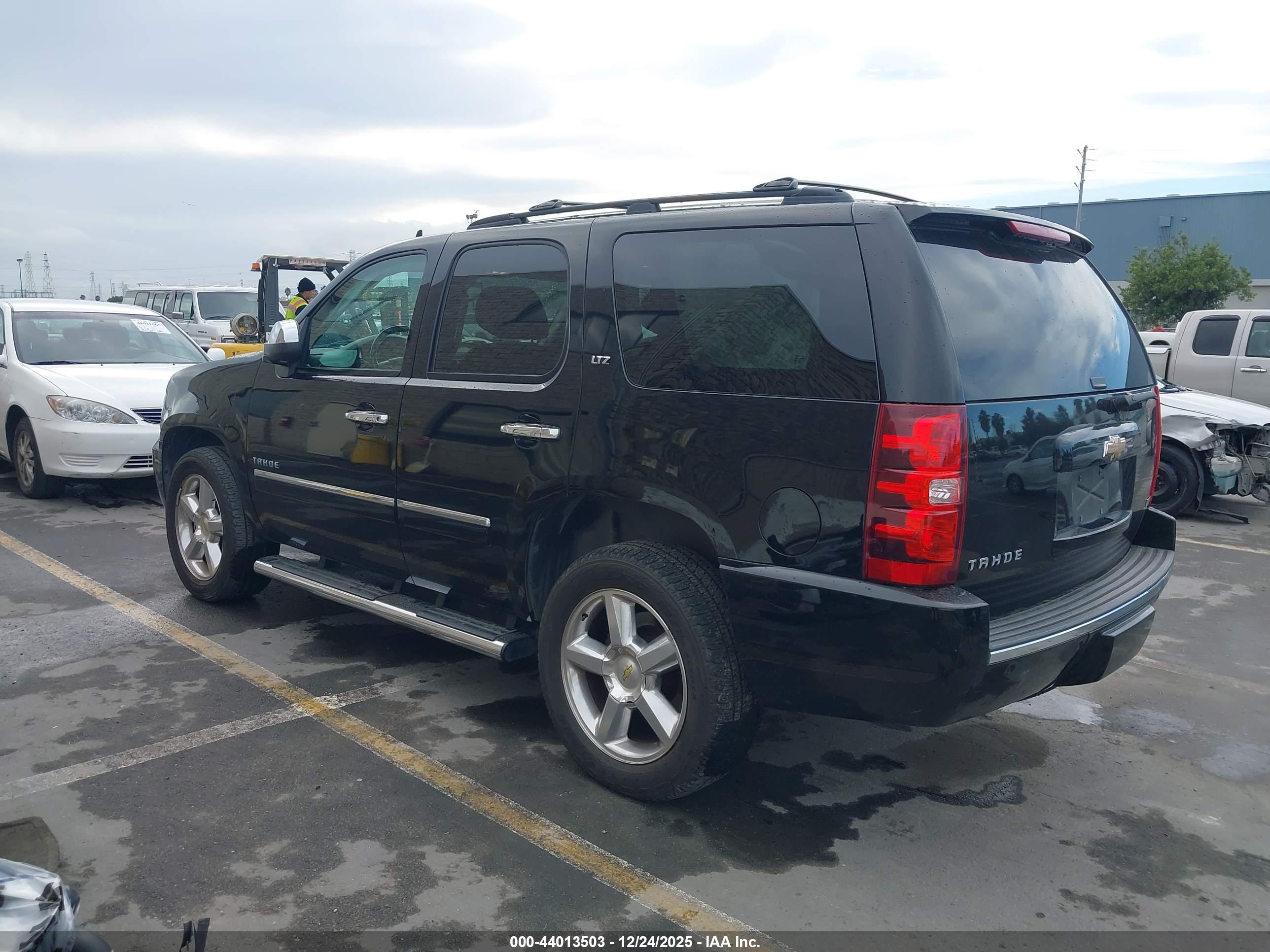 CHEVROLET TAHOE image 3