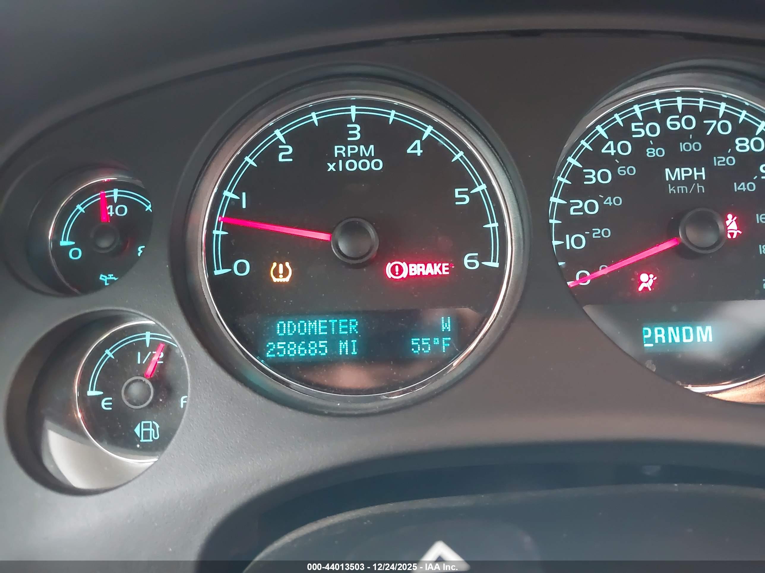 CHEVROLET TAHOE image 7