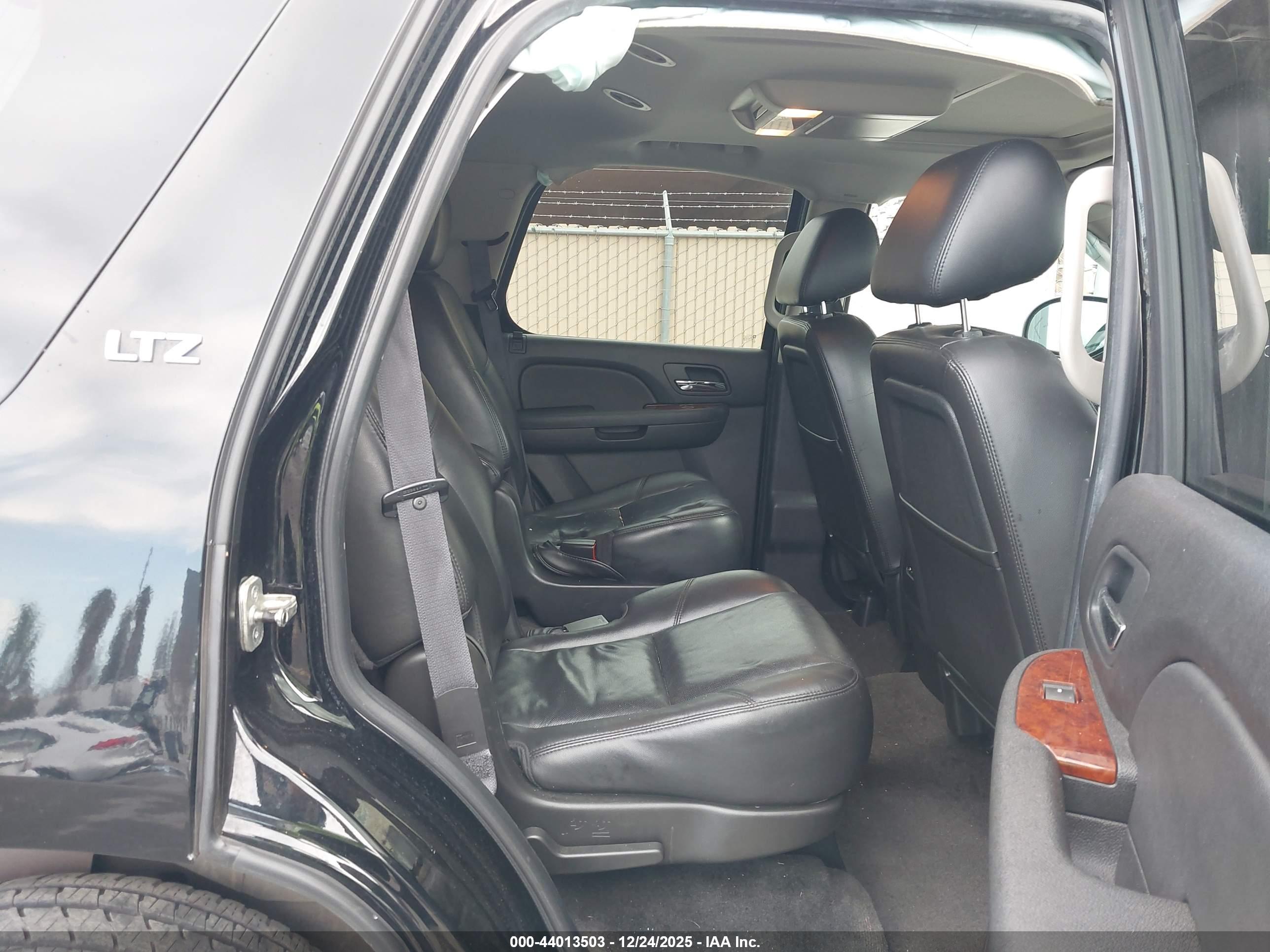 CHEVROLET TAHOE image 8