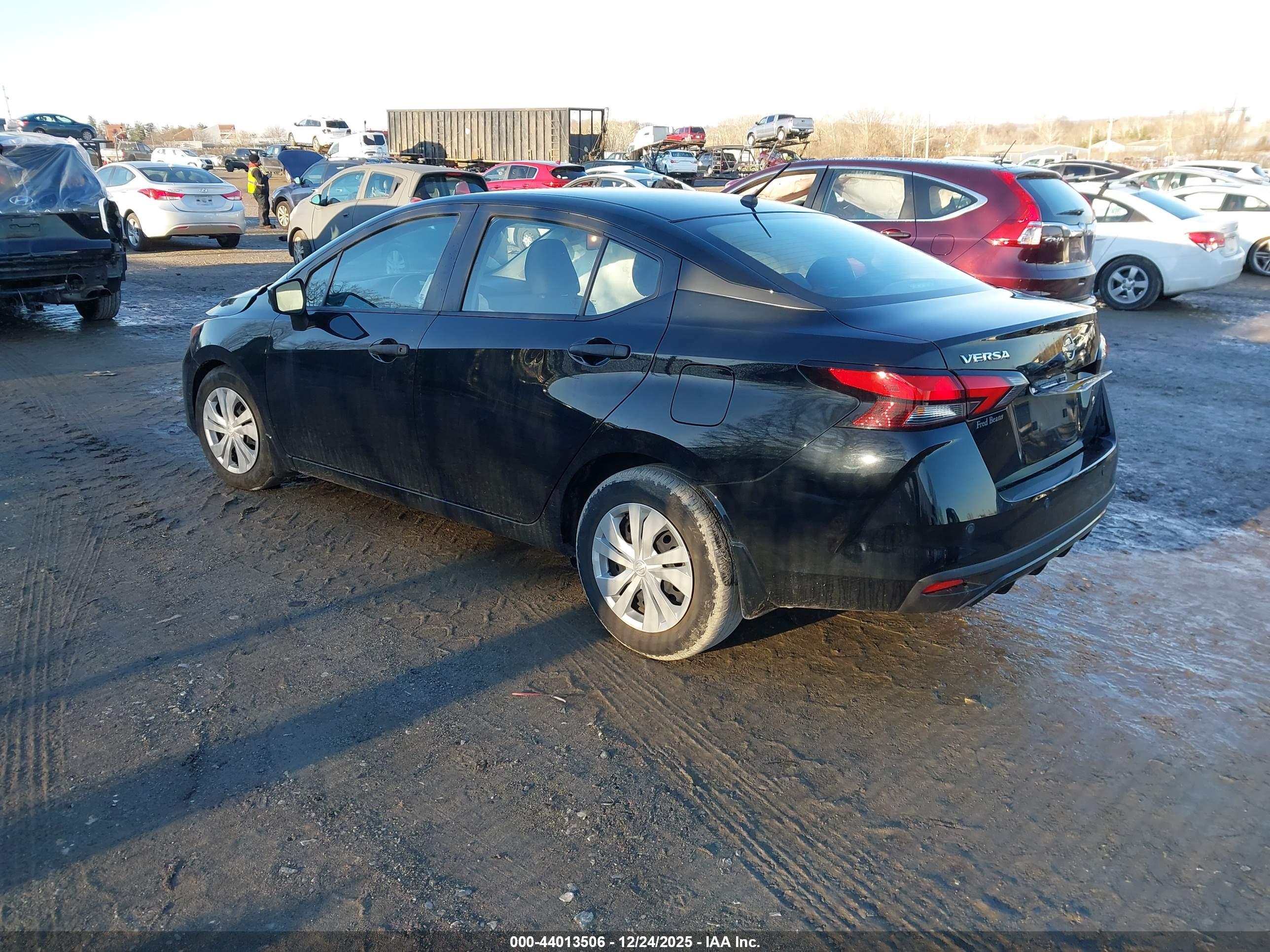 NISSAN VERSA image 3