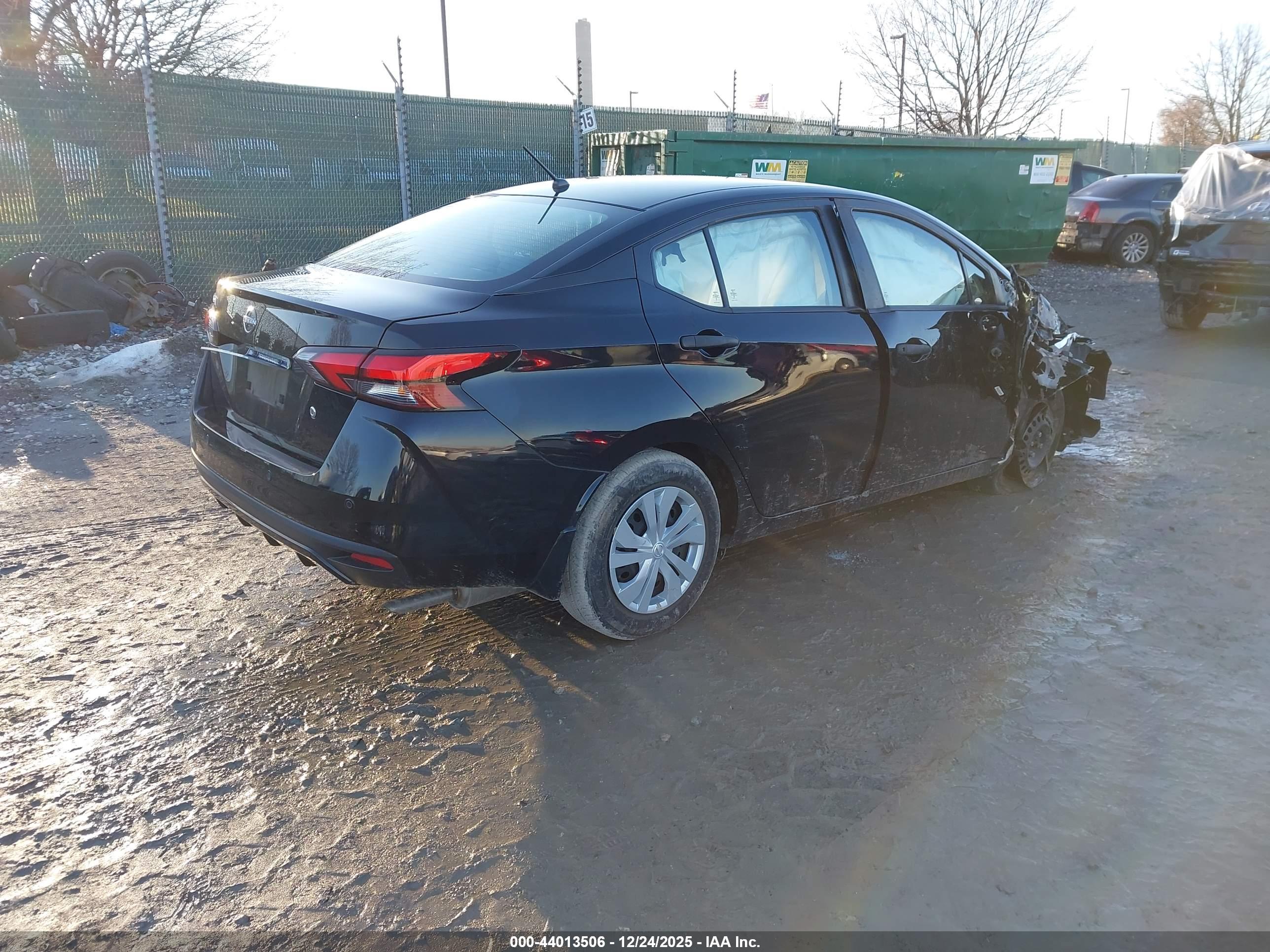NISSAN VERSA image 4