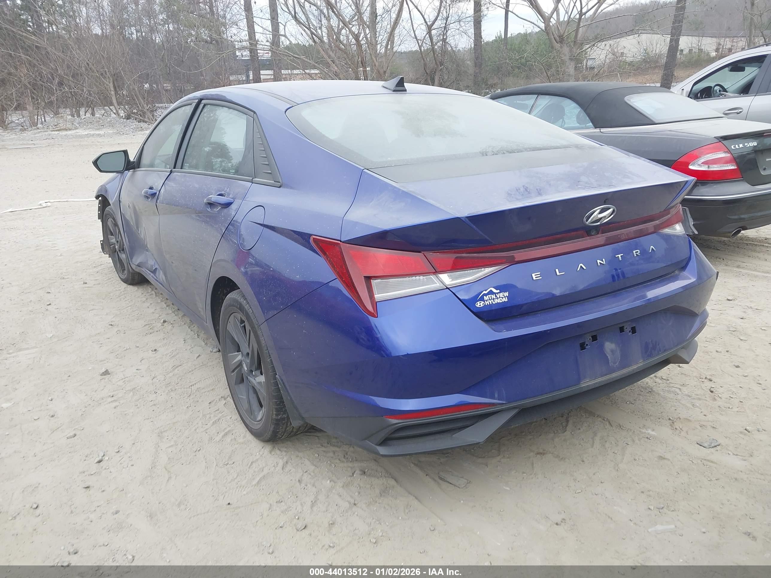 HYUNDAI ELANTRA image 3
