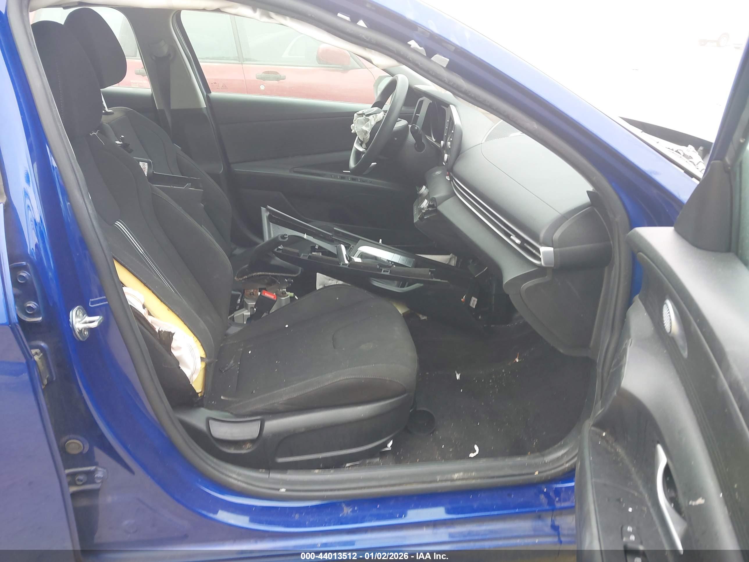HYUNDAI ELANTRA image 5