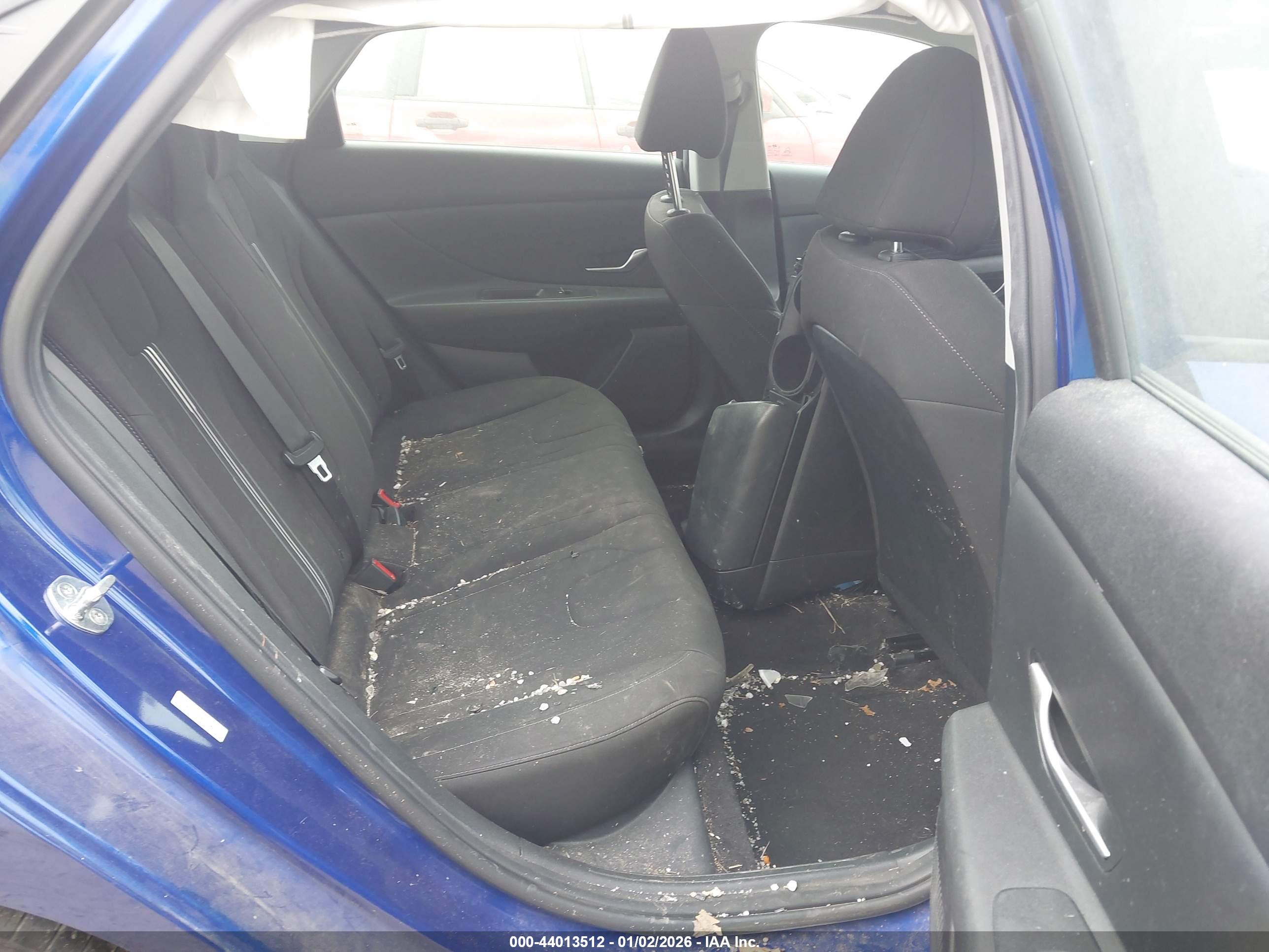HYUNDAI ELANTRA image 8