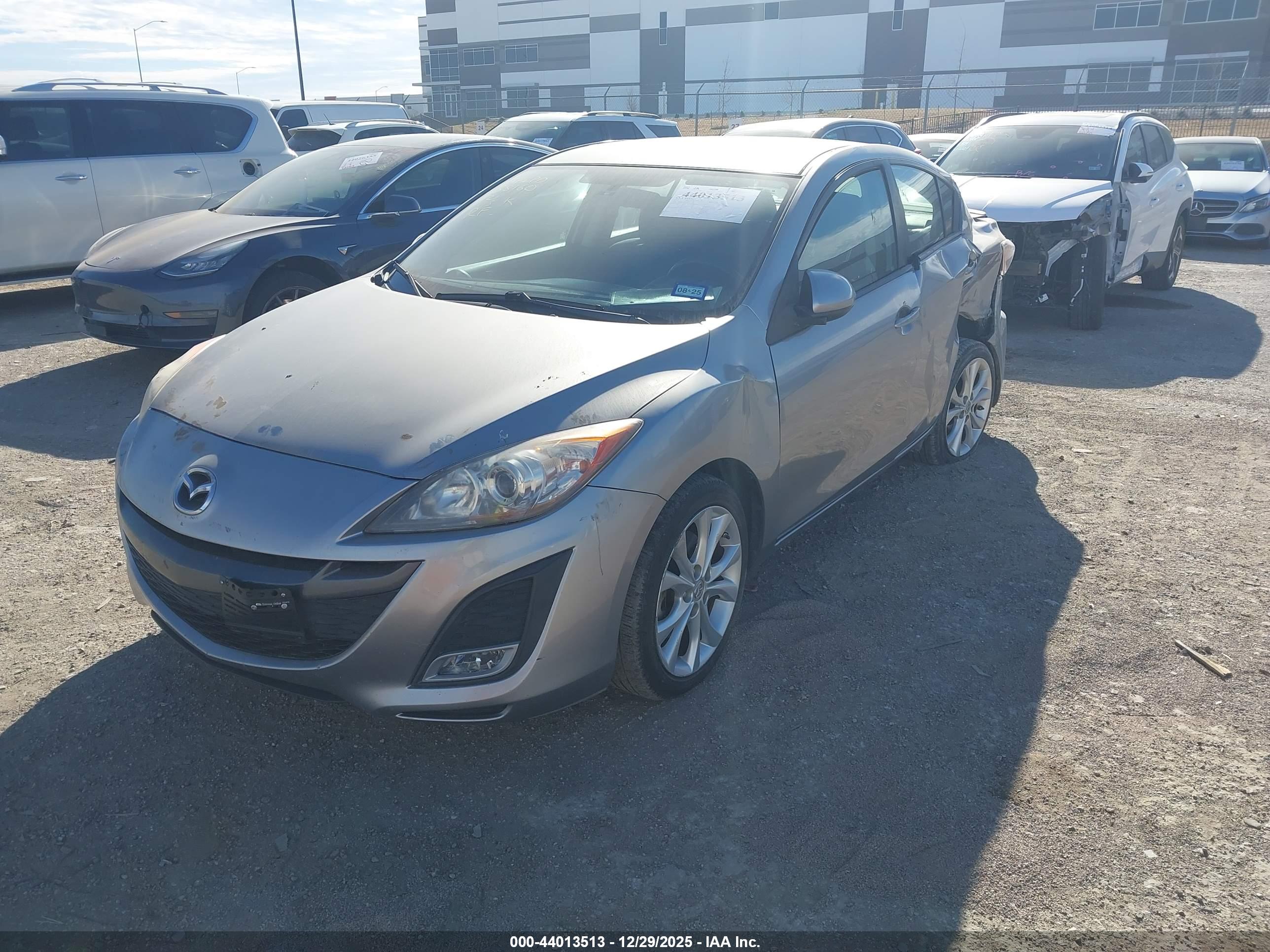 MAZDA MAZDA3 image 2