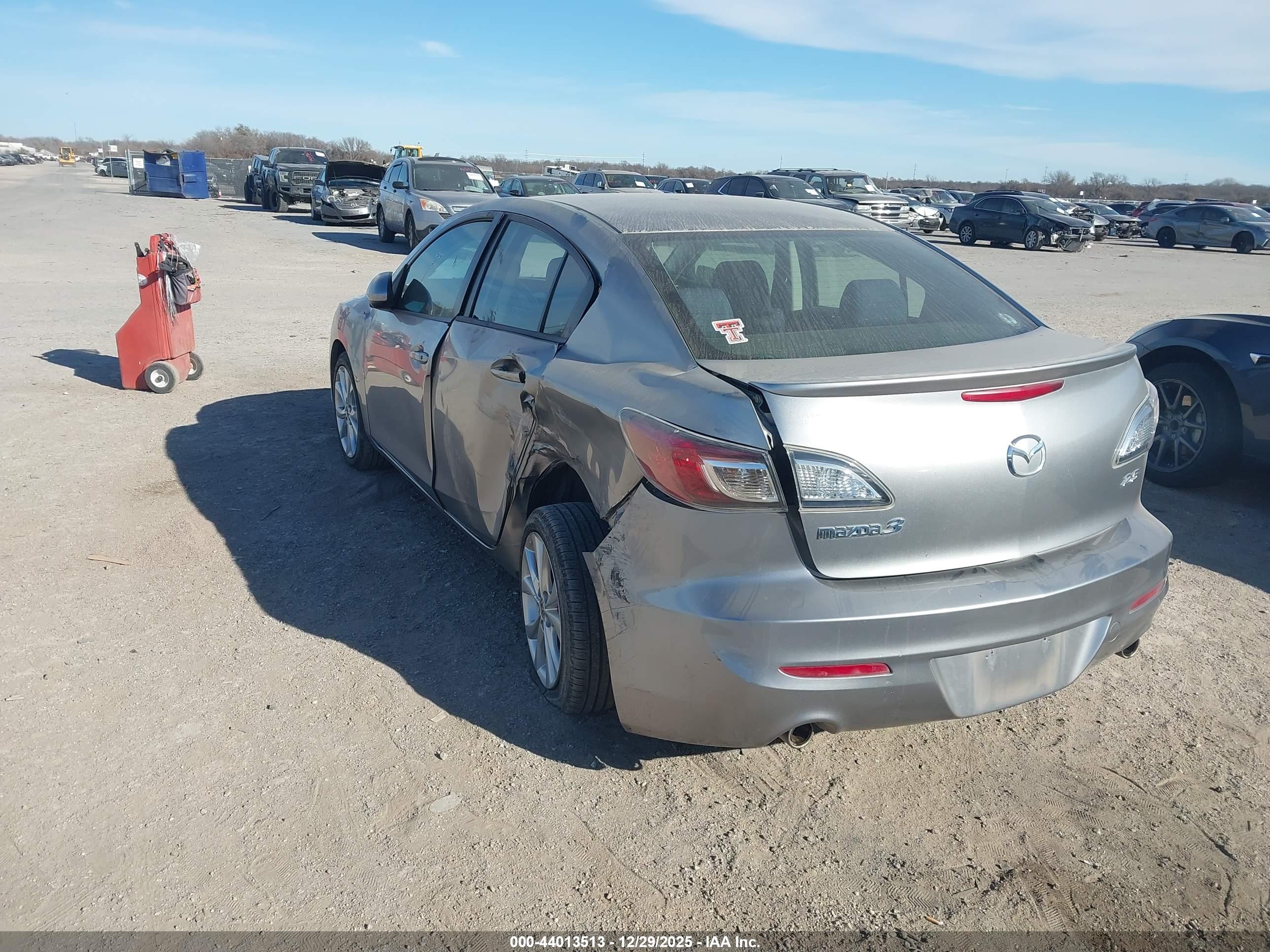 MAZDA MAZDA3 image 3