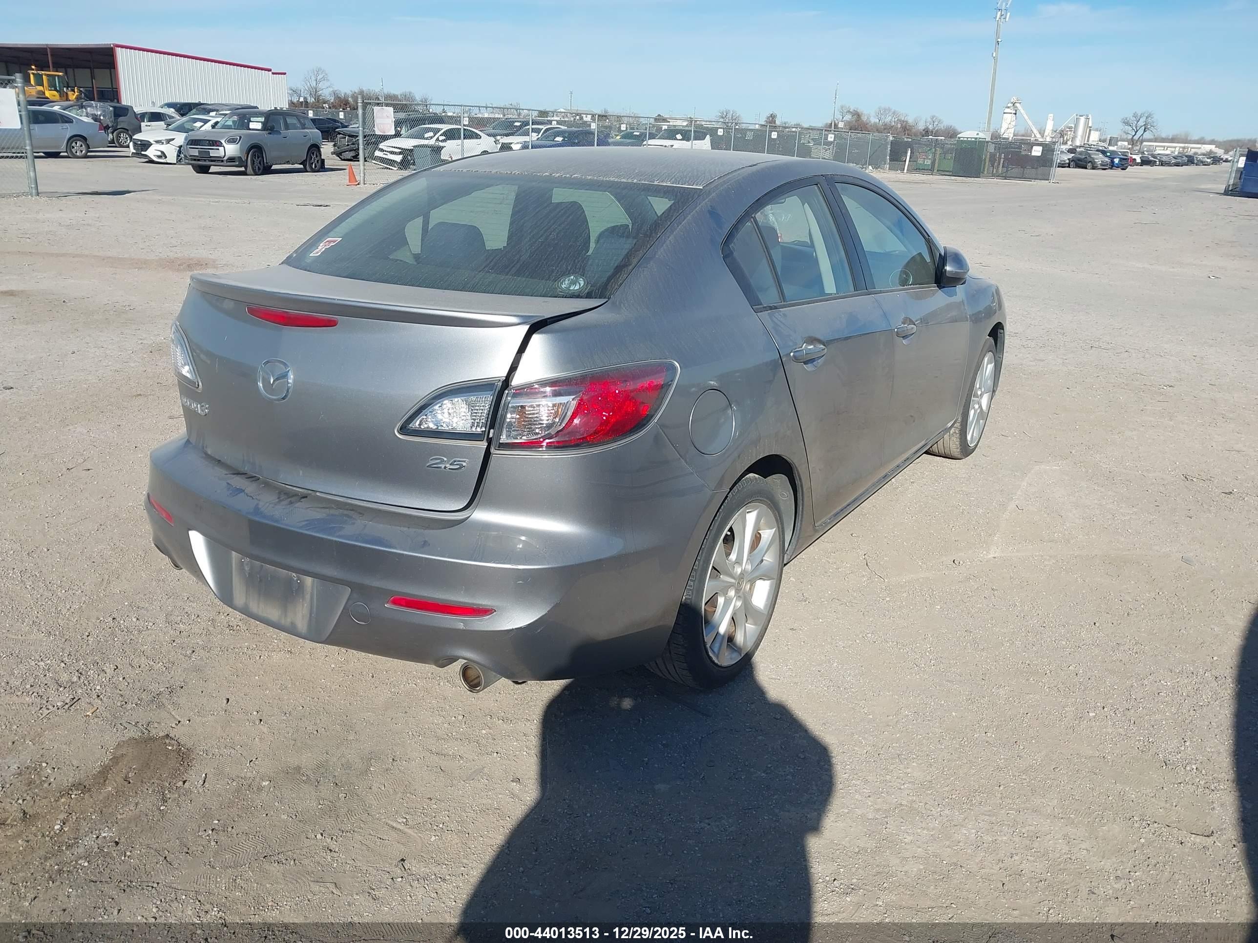 MAZDA MAZDA3 image 4