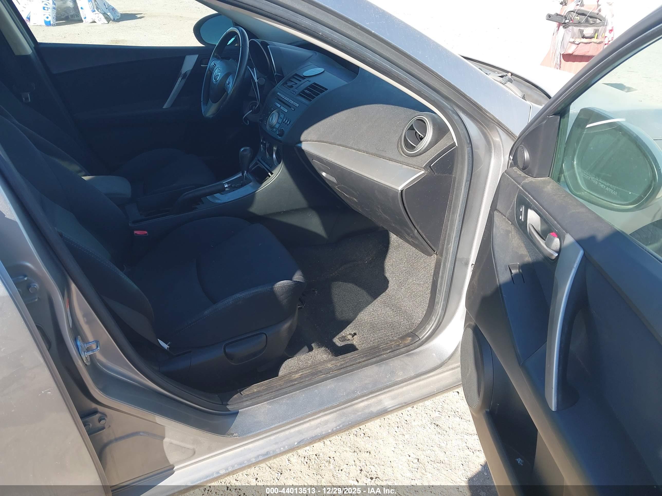 MAZDA MAZDA3 image 5