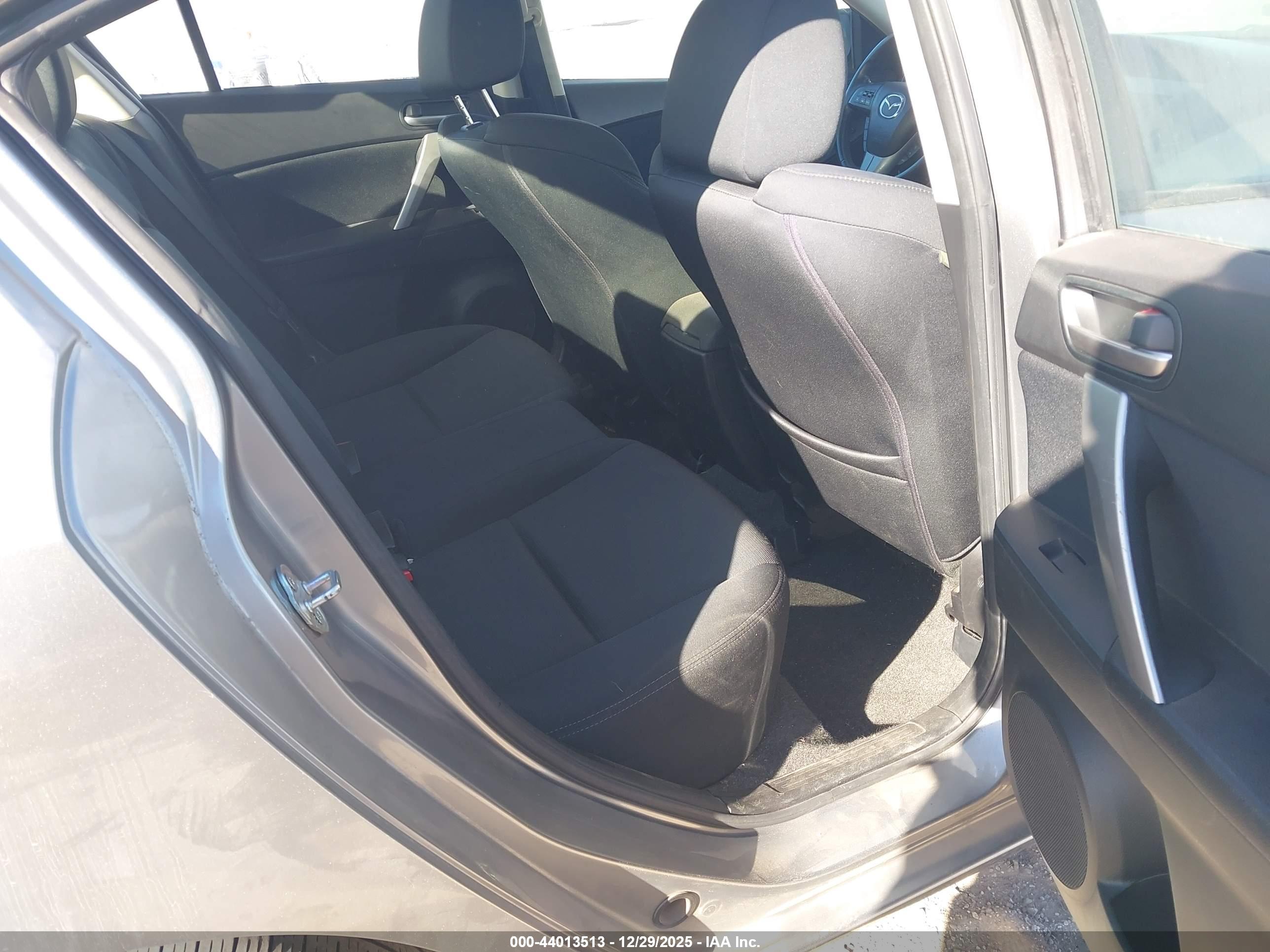 MAZDA MAZDA3 image 8