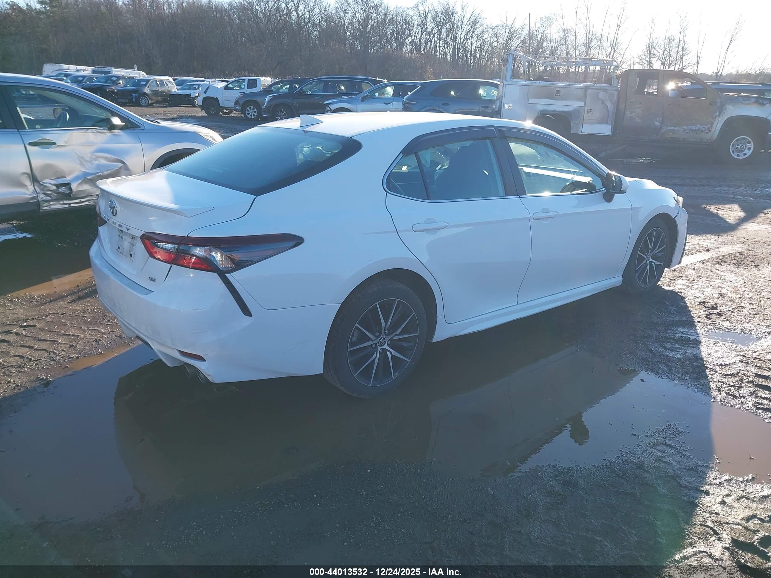 TOYOTA CAMRY image 4