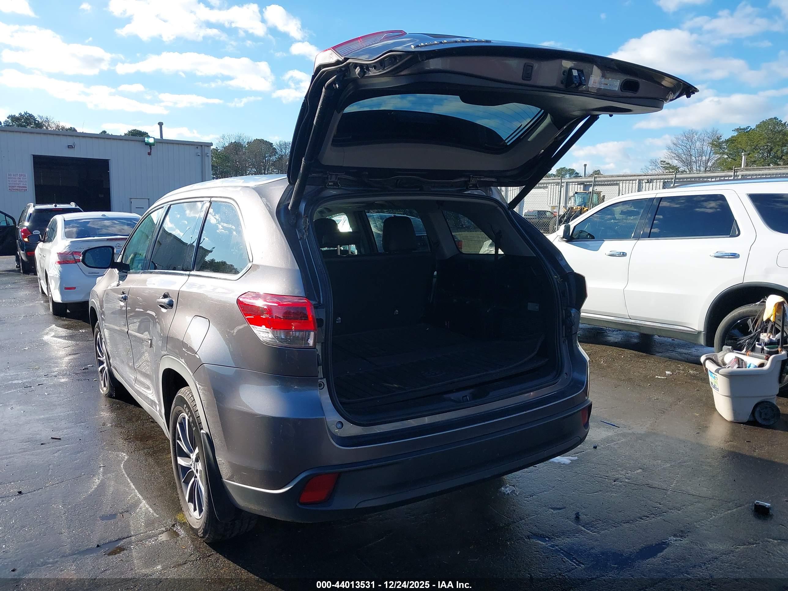 TOYOTA HIGHLANDER image 3