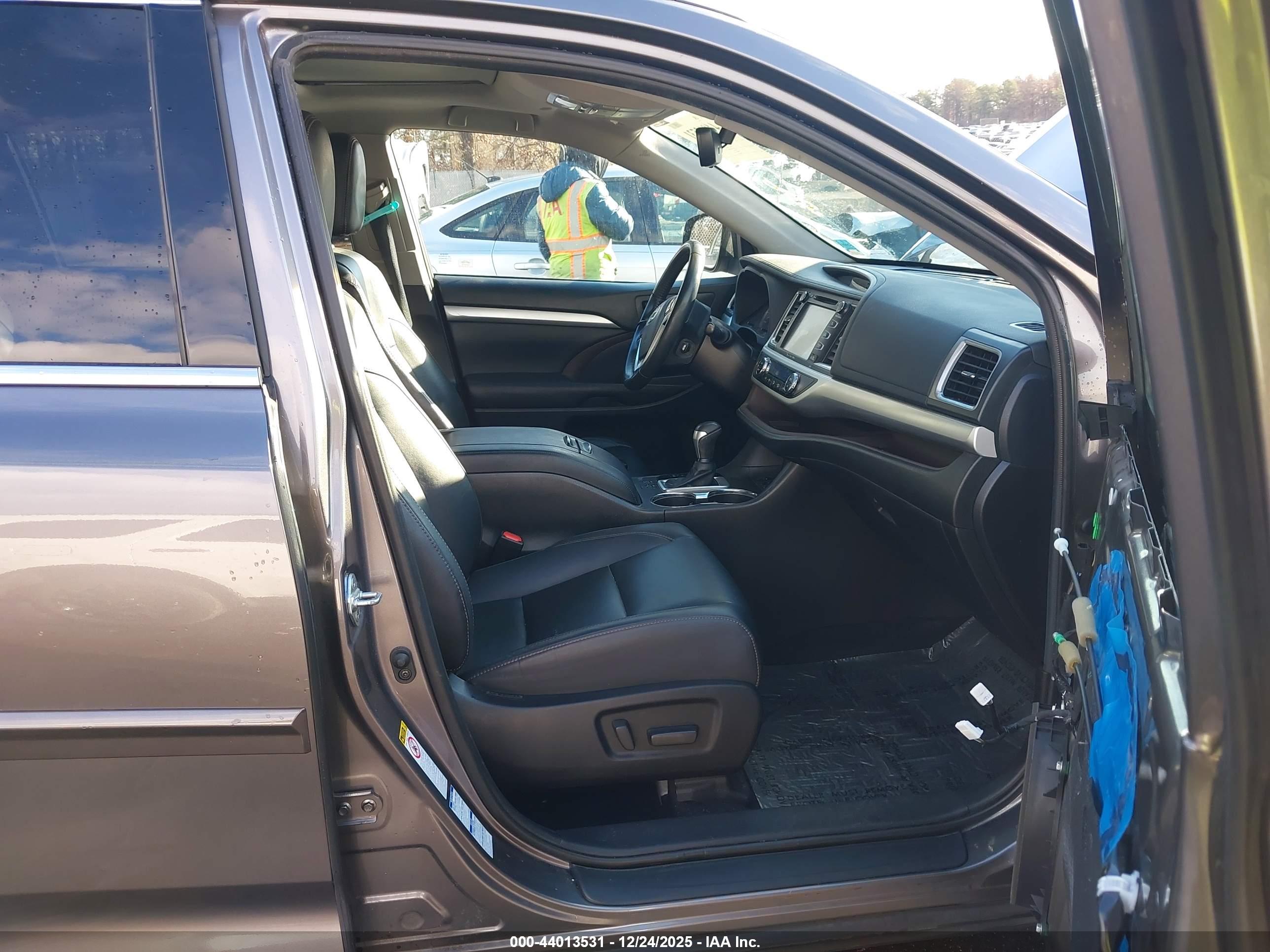TOYOTA HIGHLANDER image 5