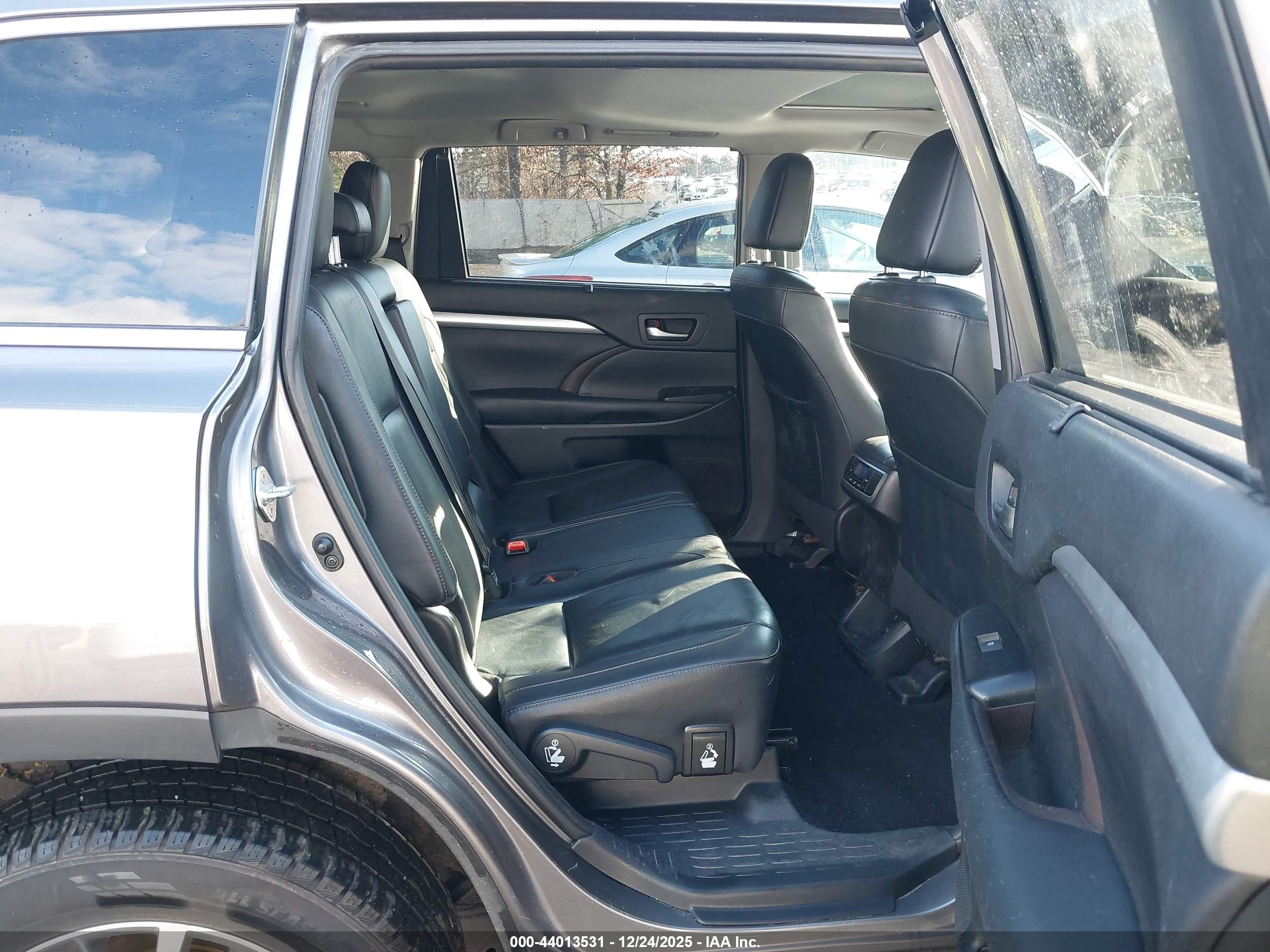 TOYOTA HIGHLANDER image 8