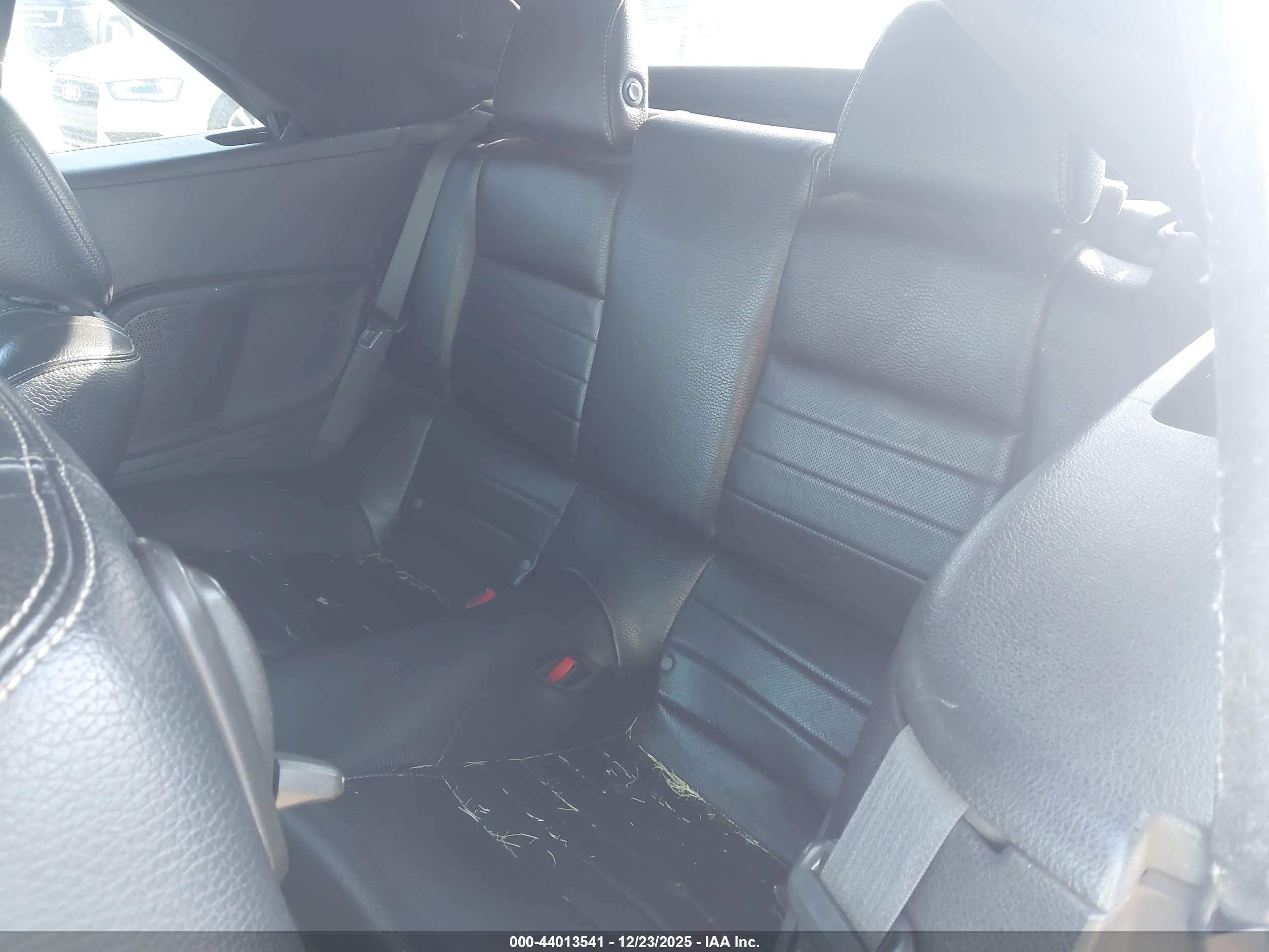 FORD MUSTANG image 8