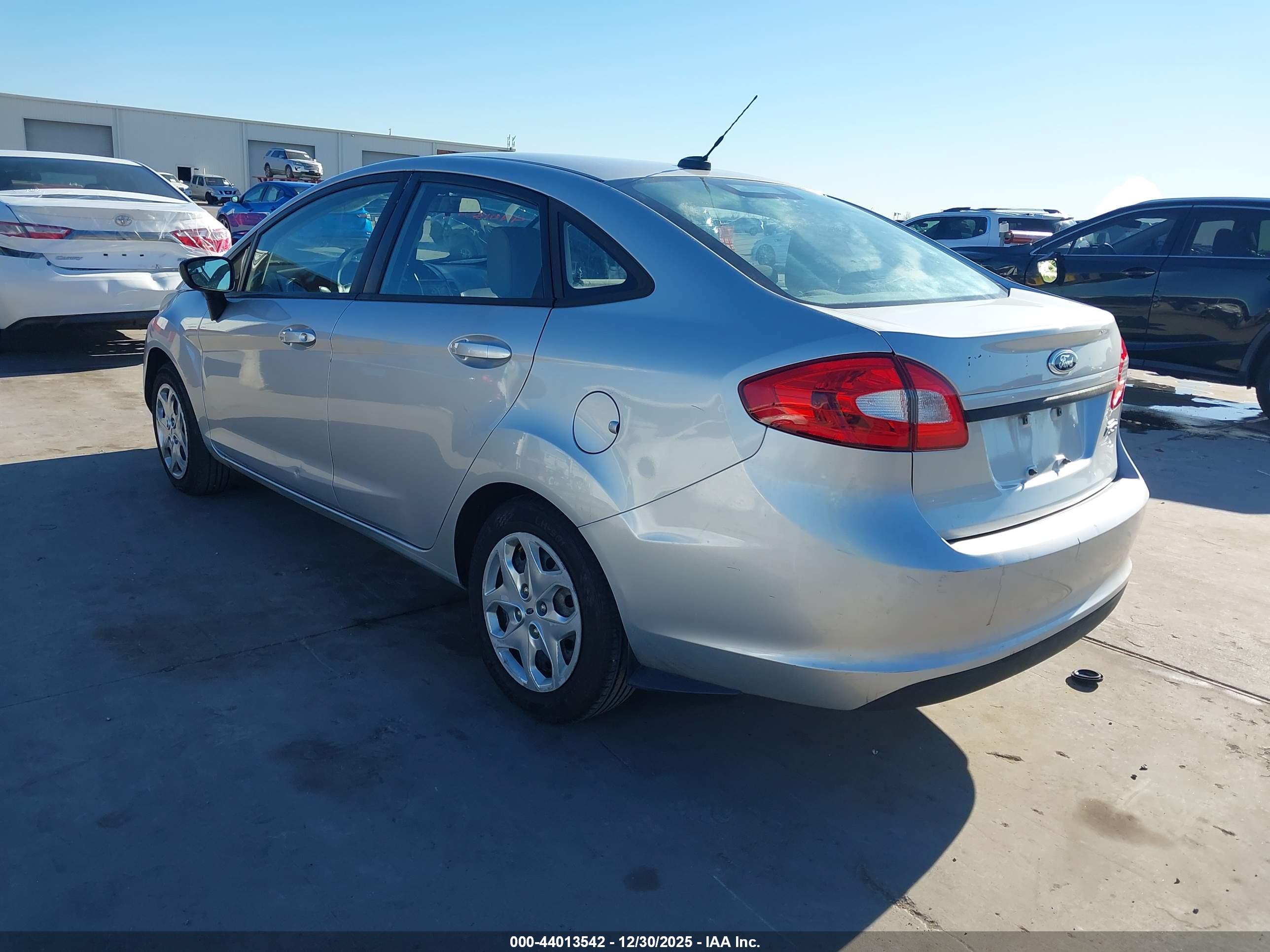 FORD FIESTA image 3