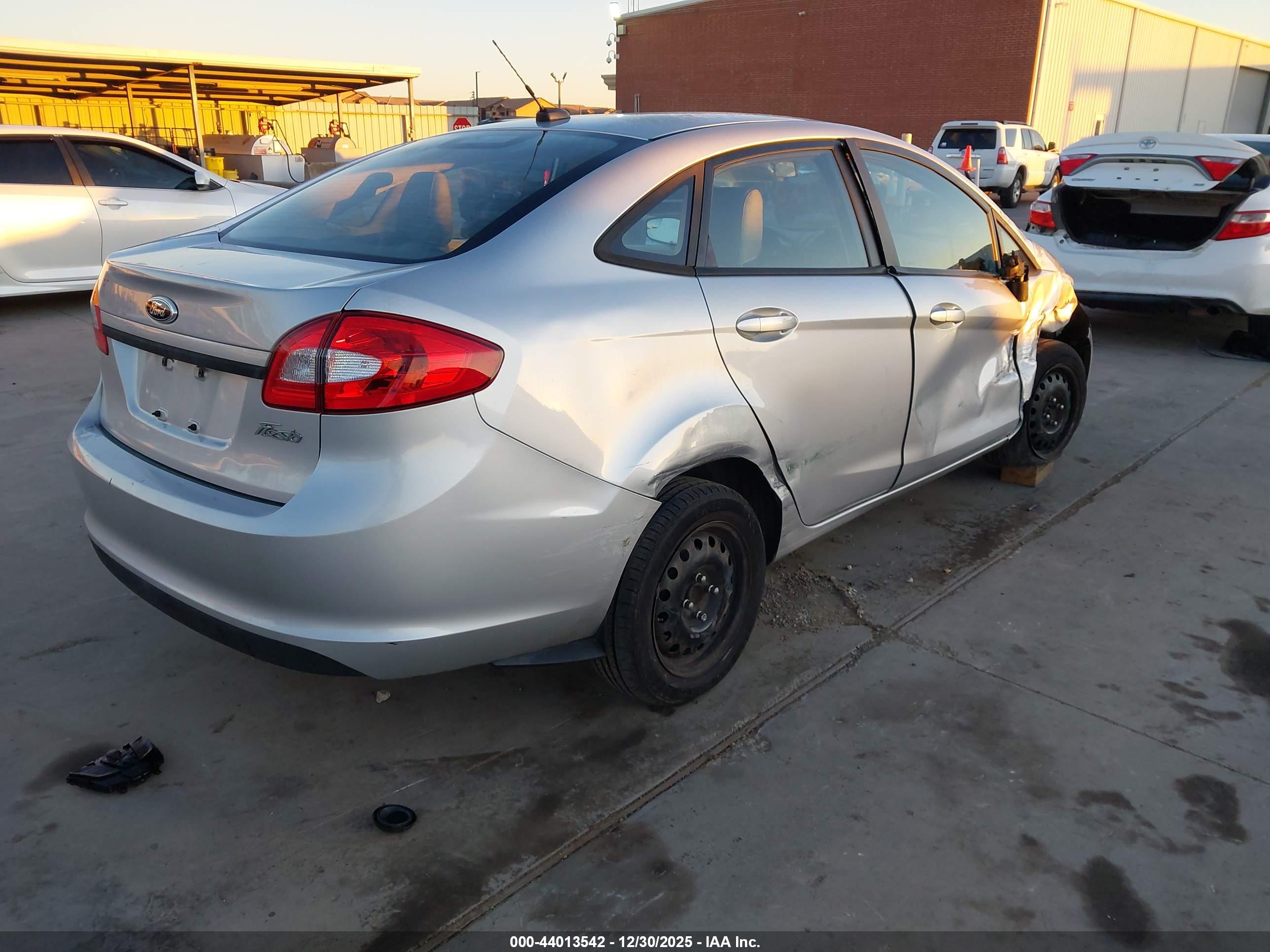 FORD FIESTA image 4