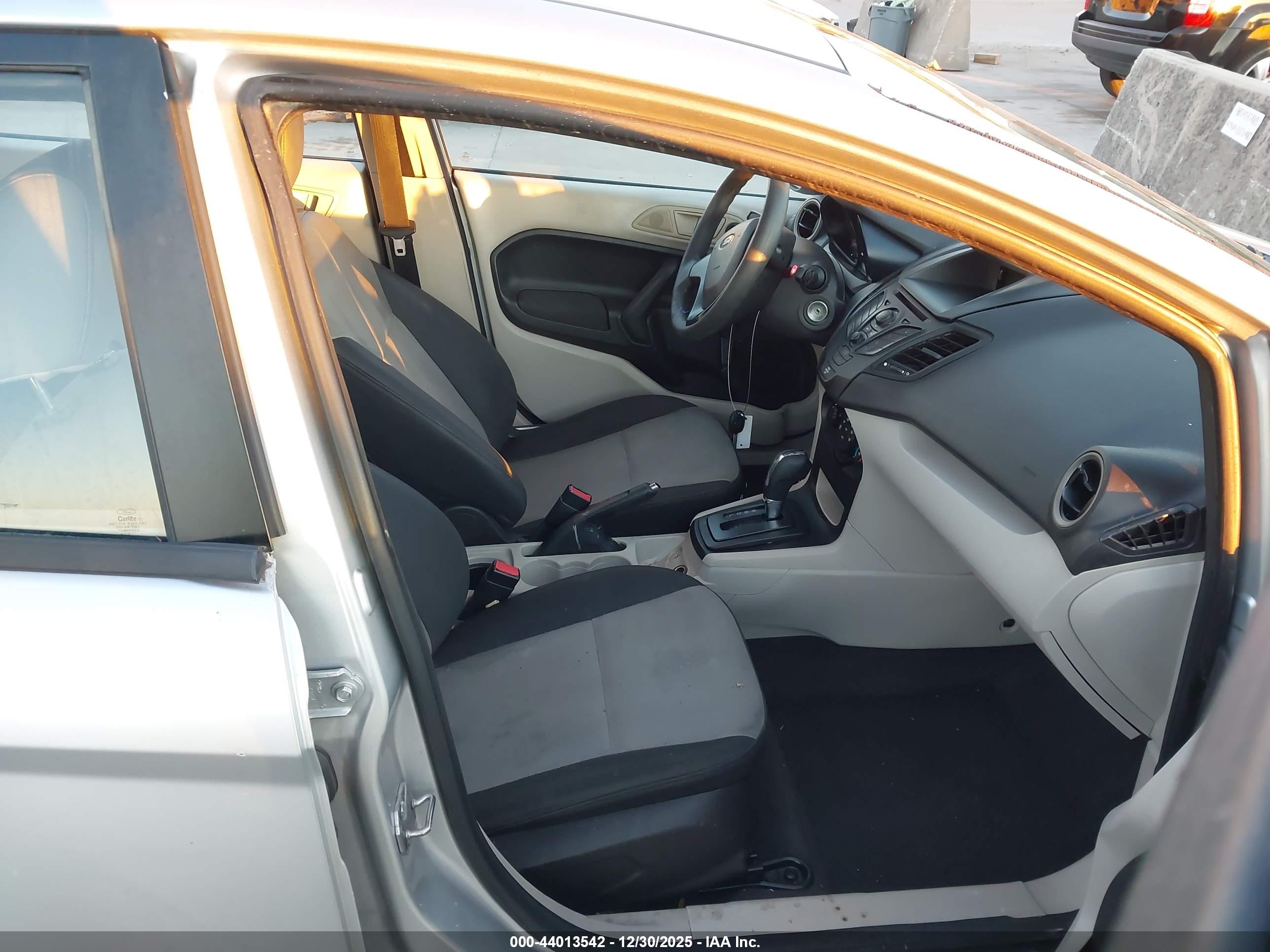 FORD FIESTA image 5