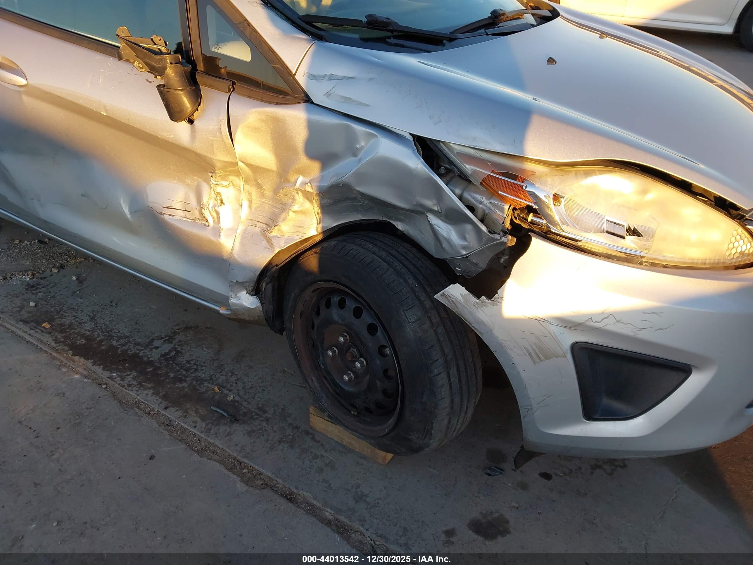 FORD FIESTA image 6