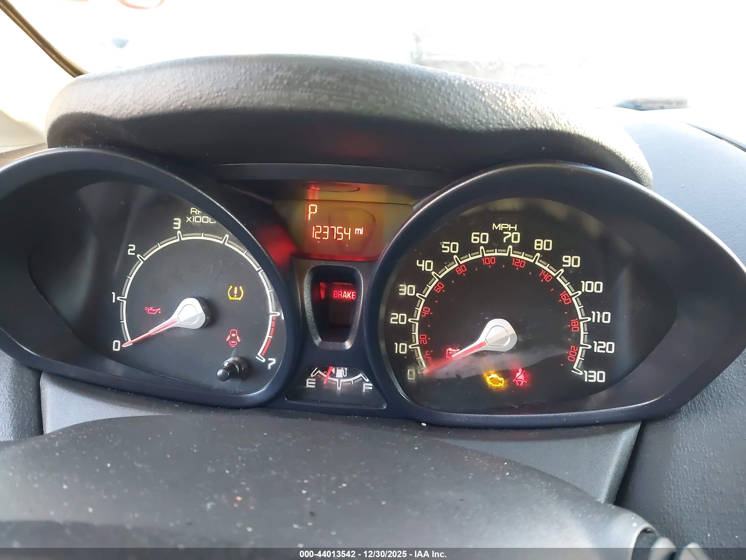 FORD FIESTA image 7