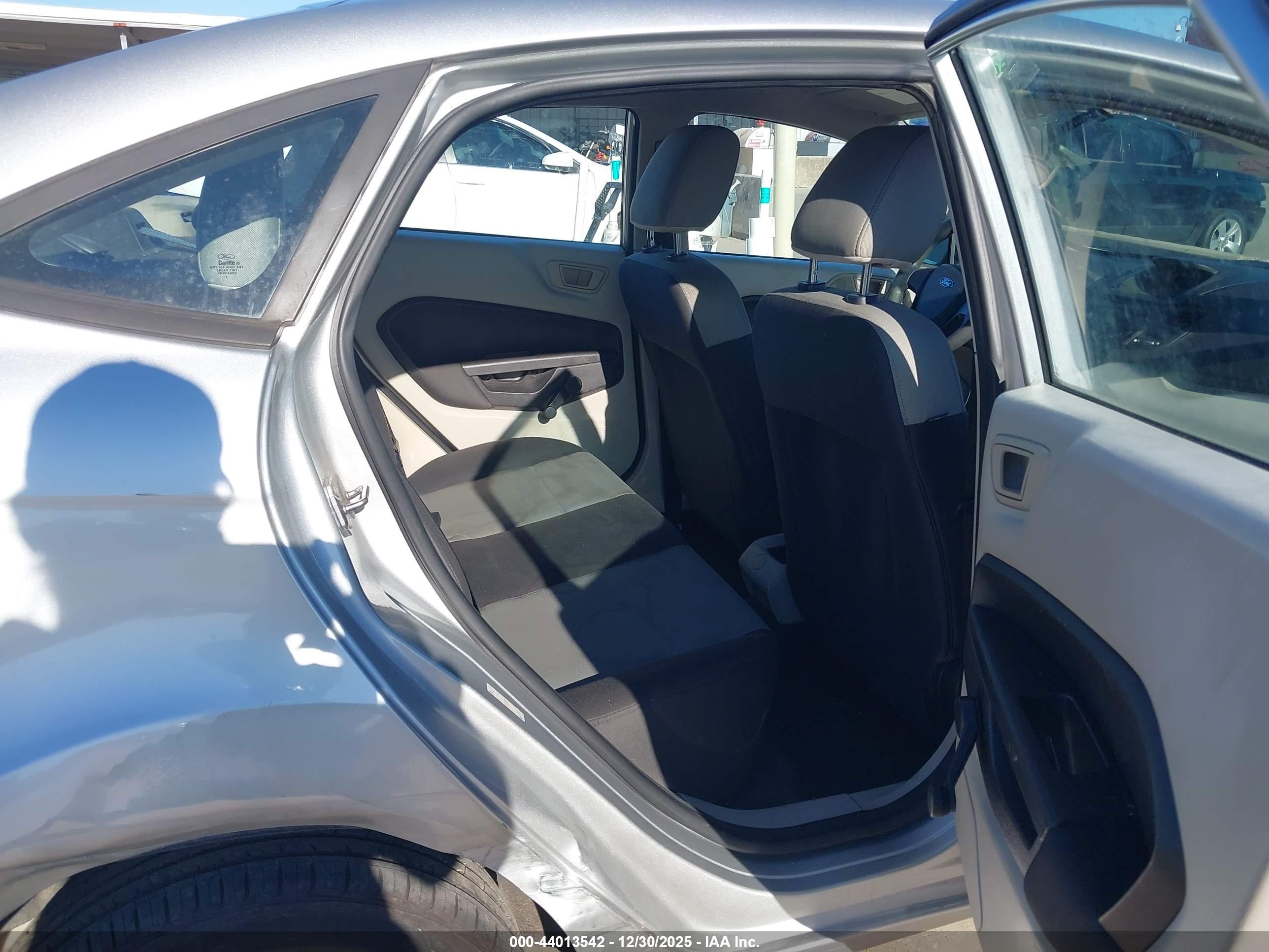 FORD FIESTA image 8