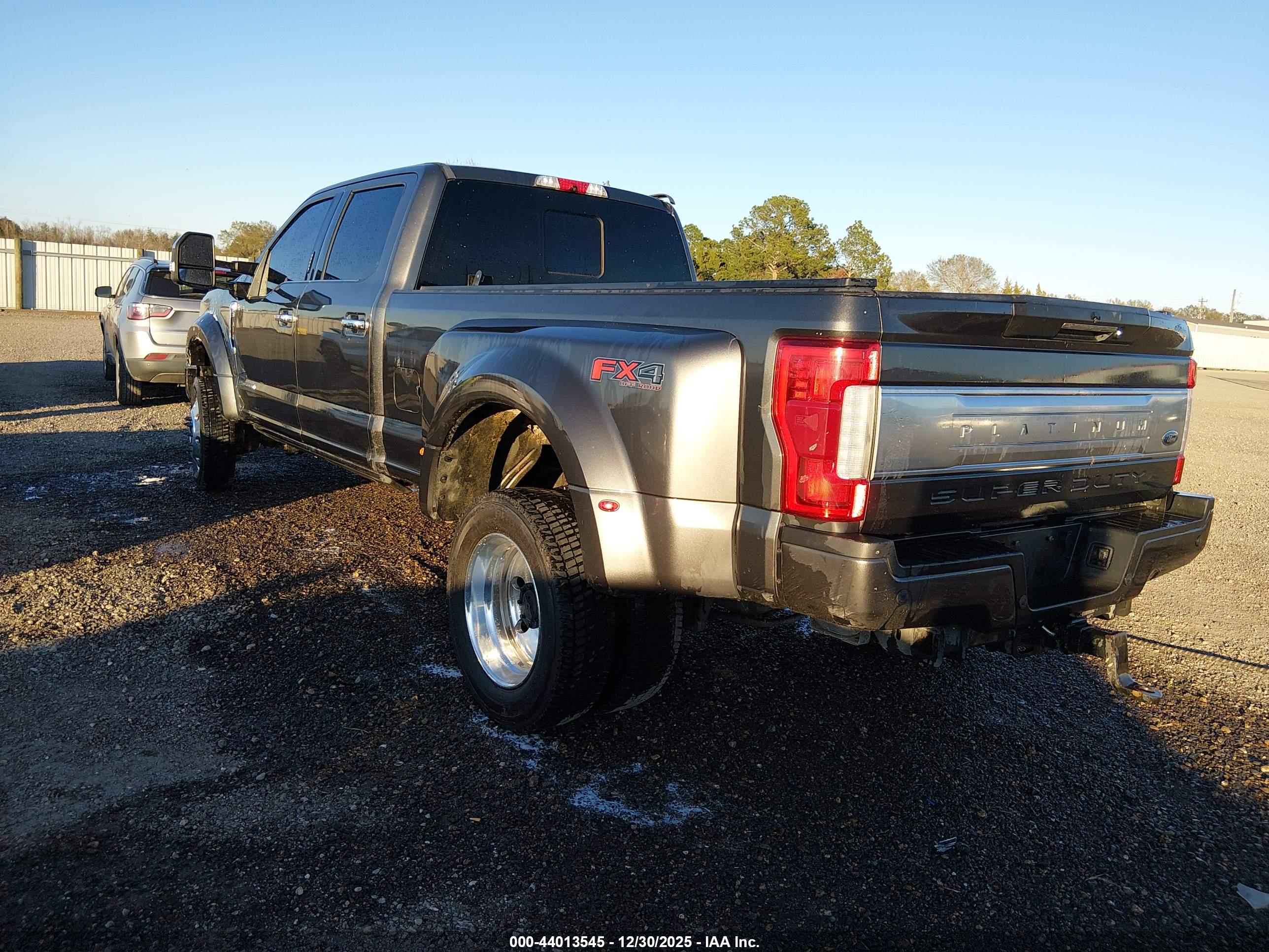 FORD F-450 image 3