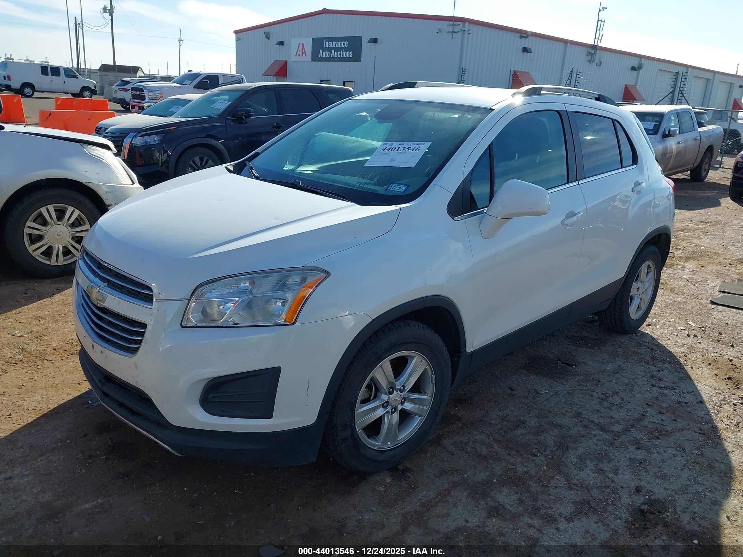 CHEVROLET TRAX image 2