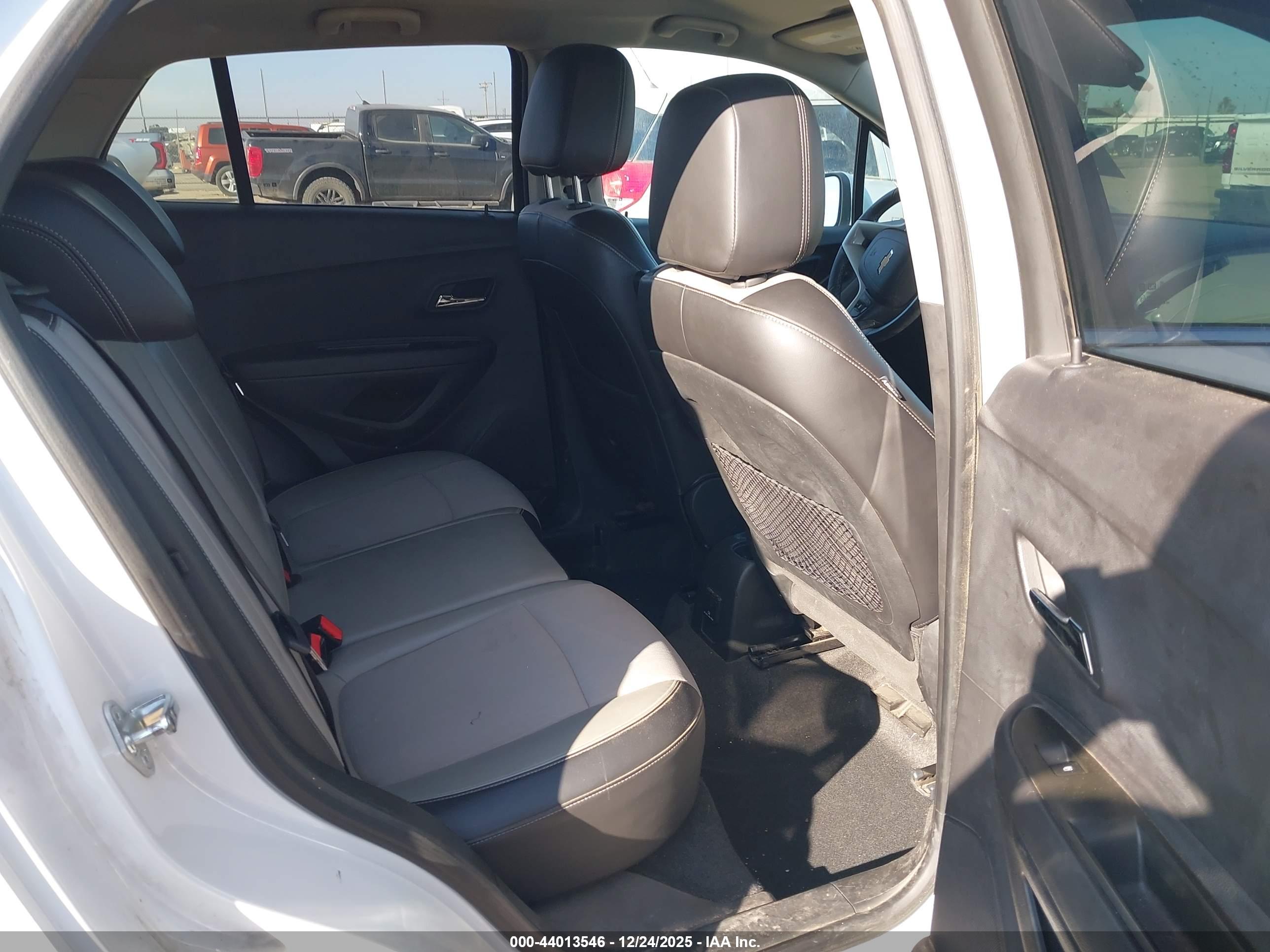 CHEVROLET TRAX image 8