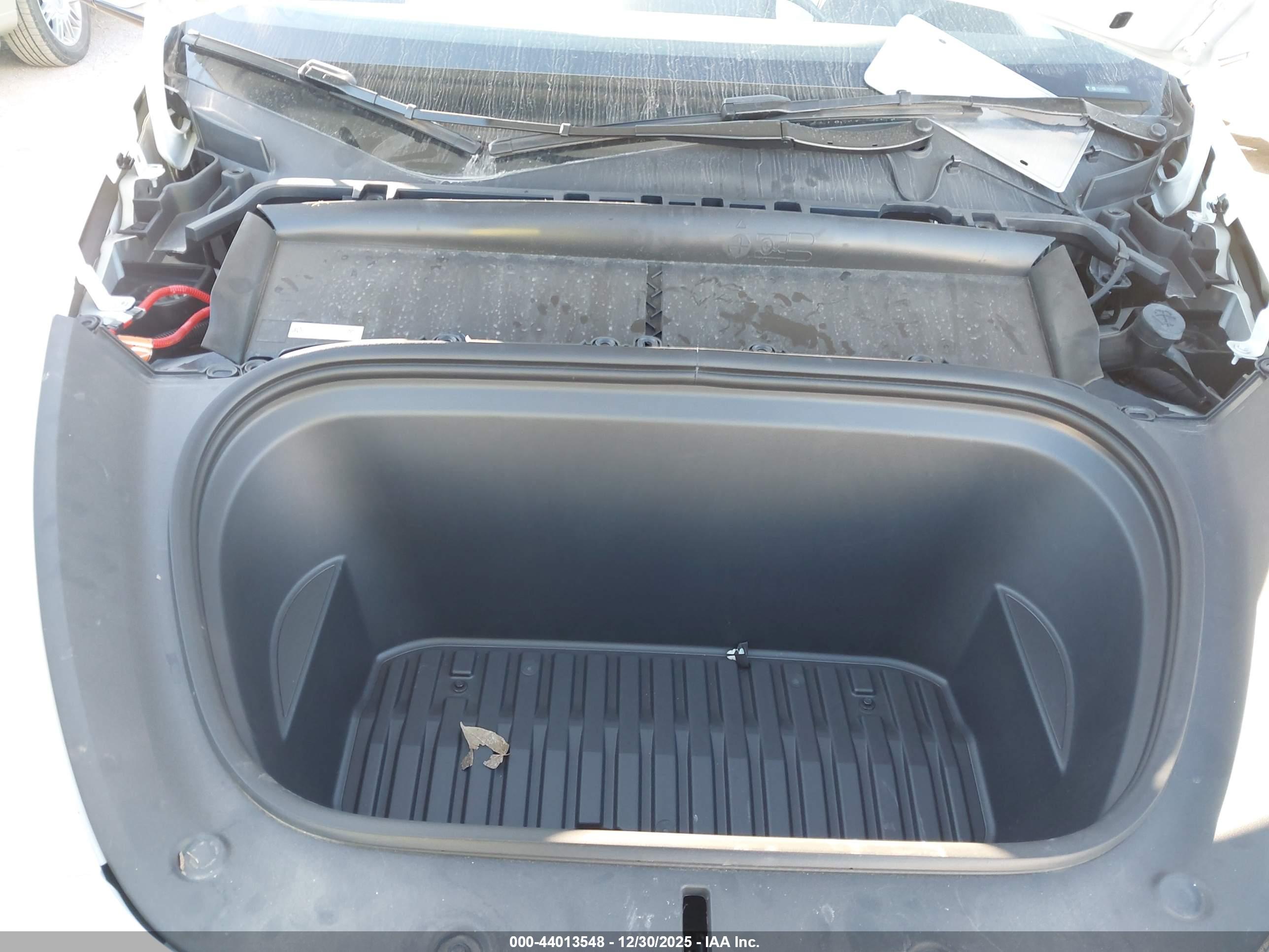 TESLA MODEL image 10