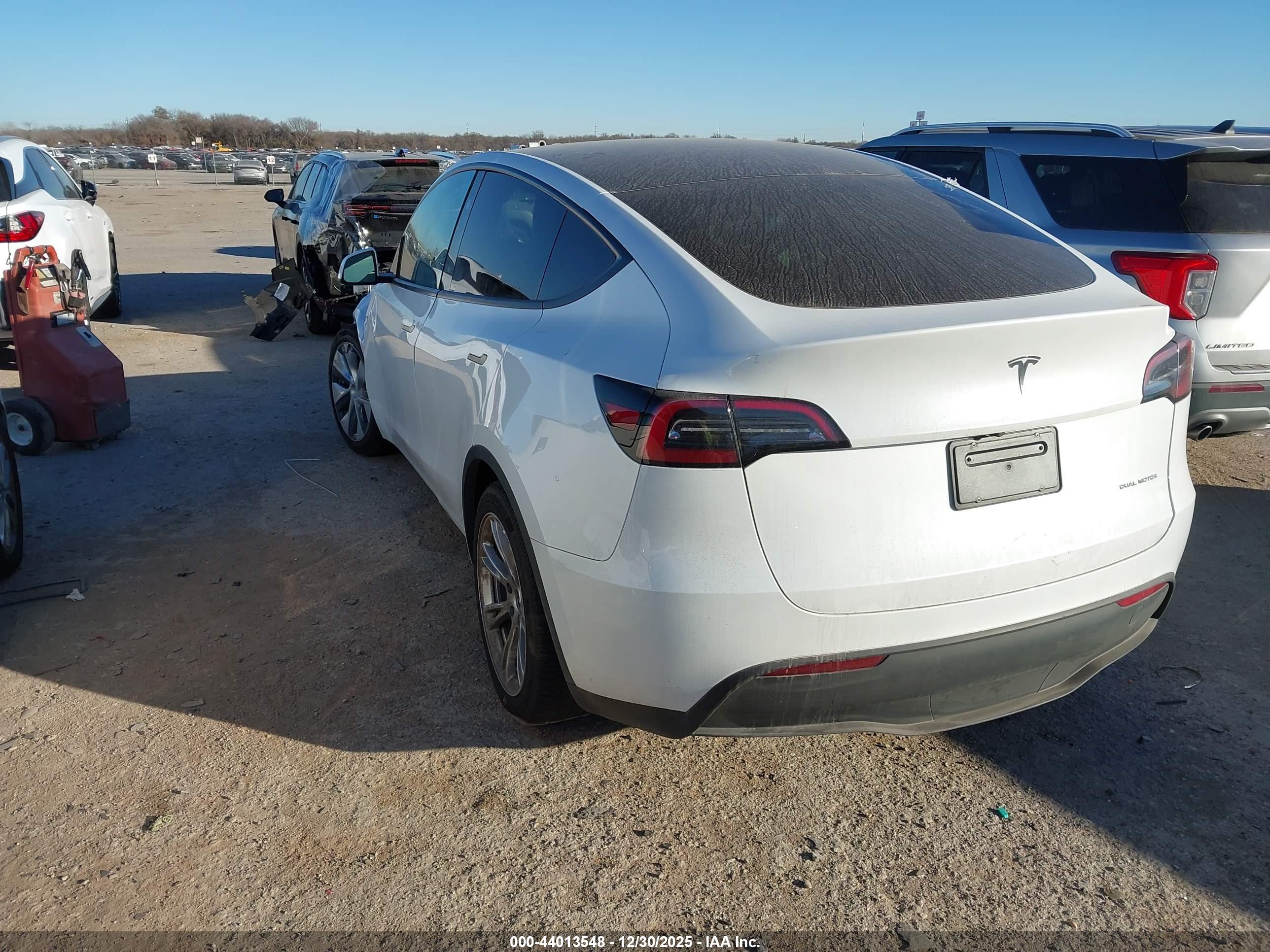 TESLA MODEL image 3
