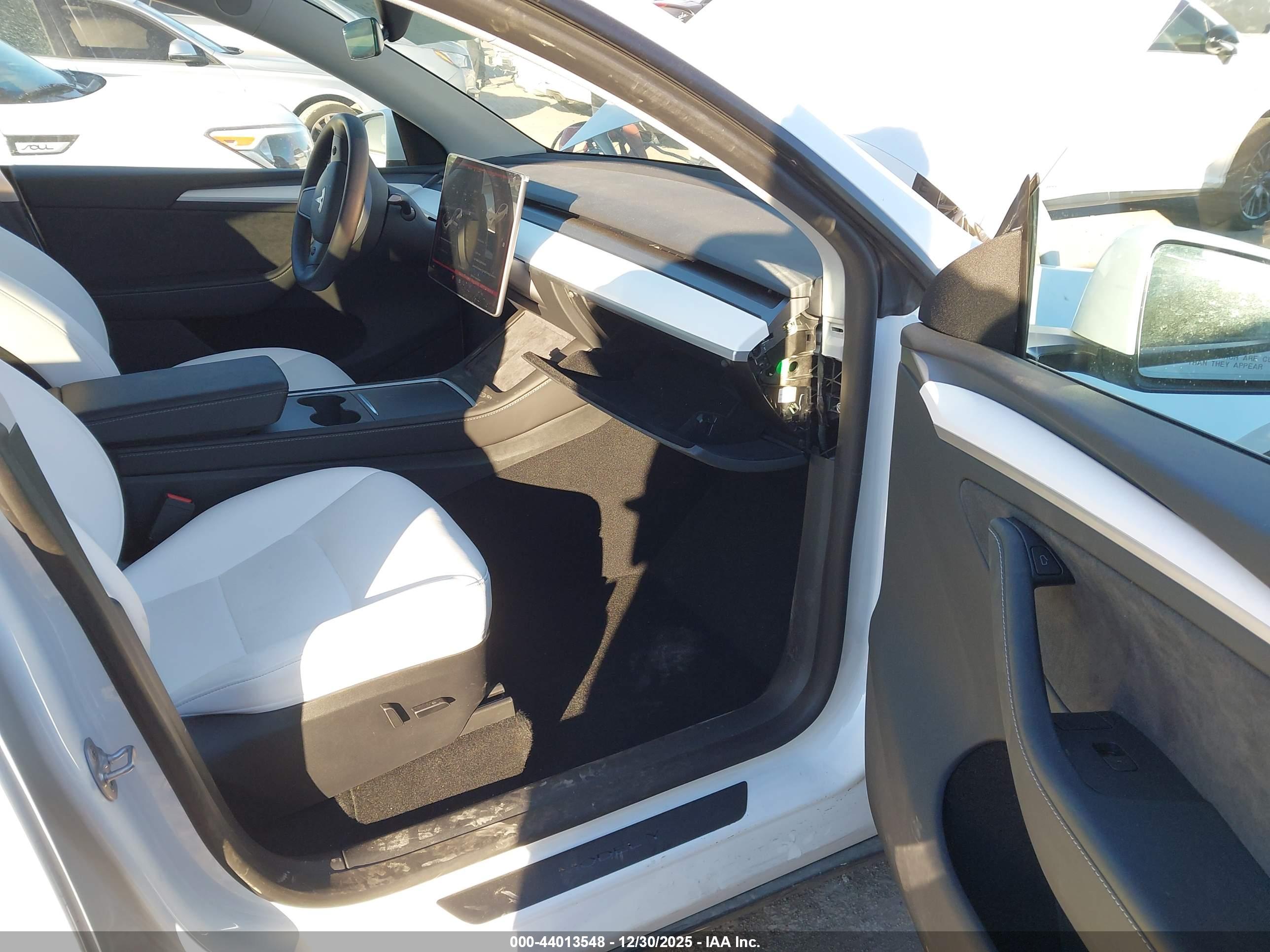 TESLA MODEL image 5