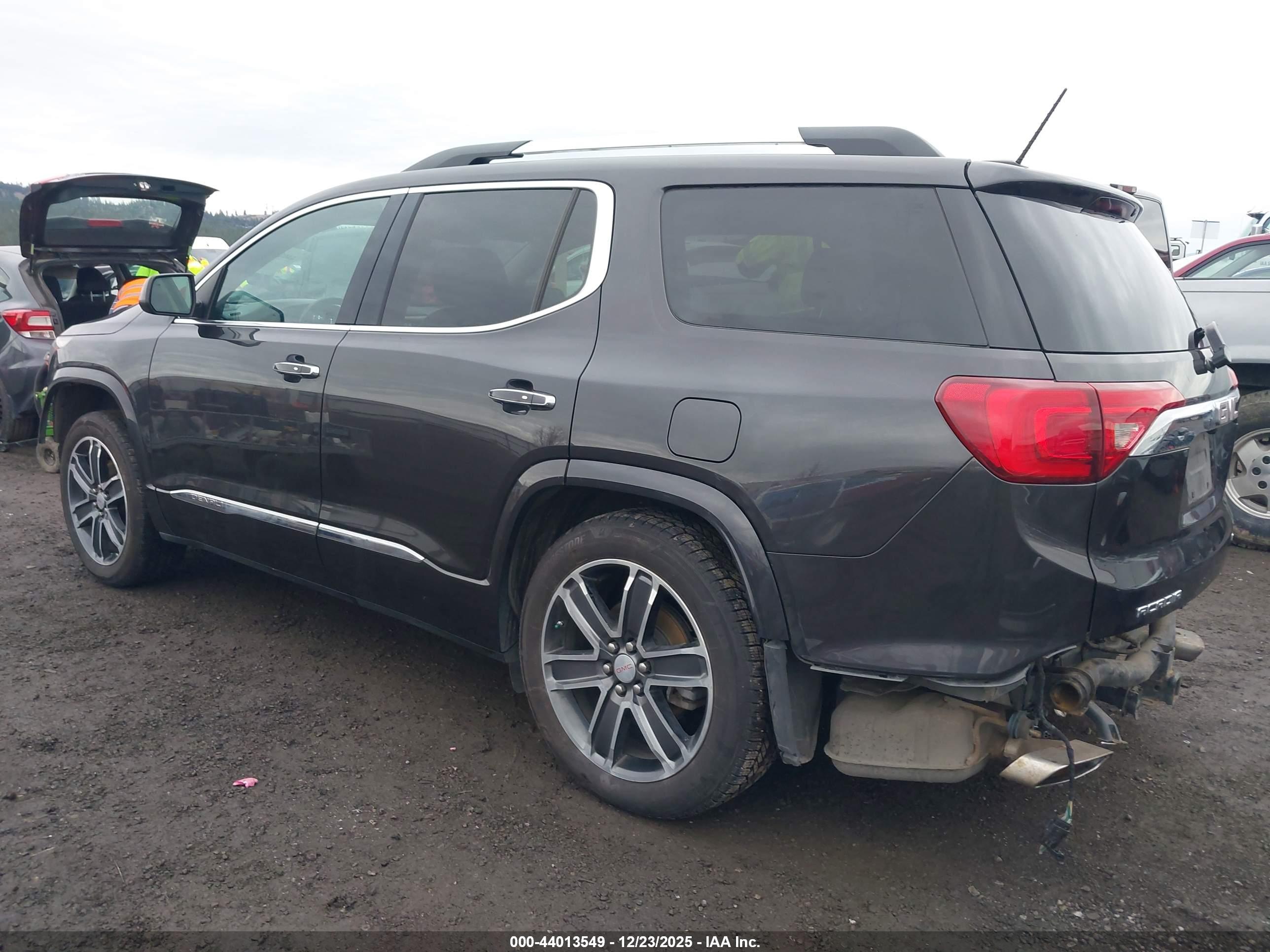 GMC ACADIA image 3