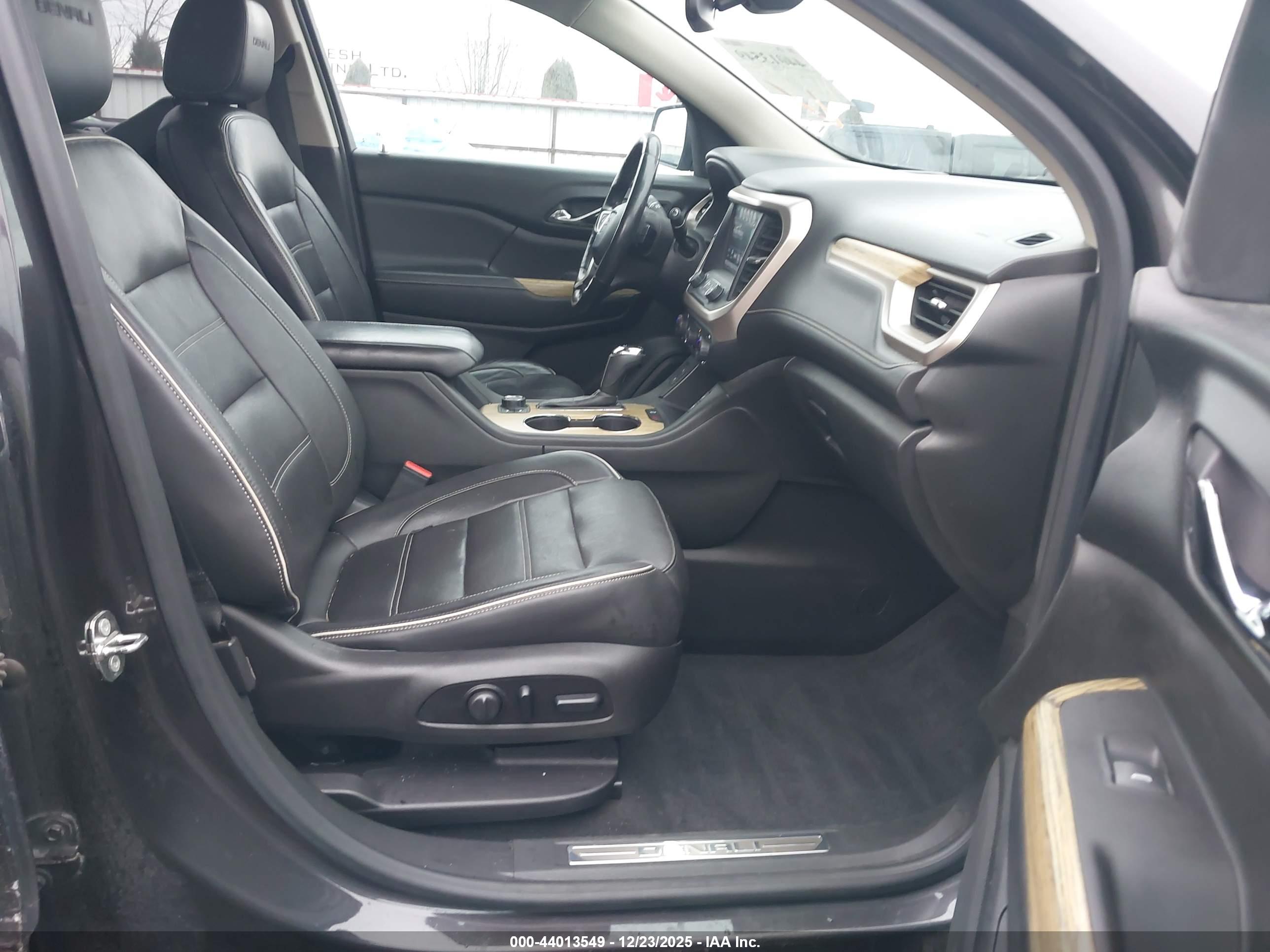 GMC ACADIA image 5