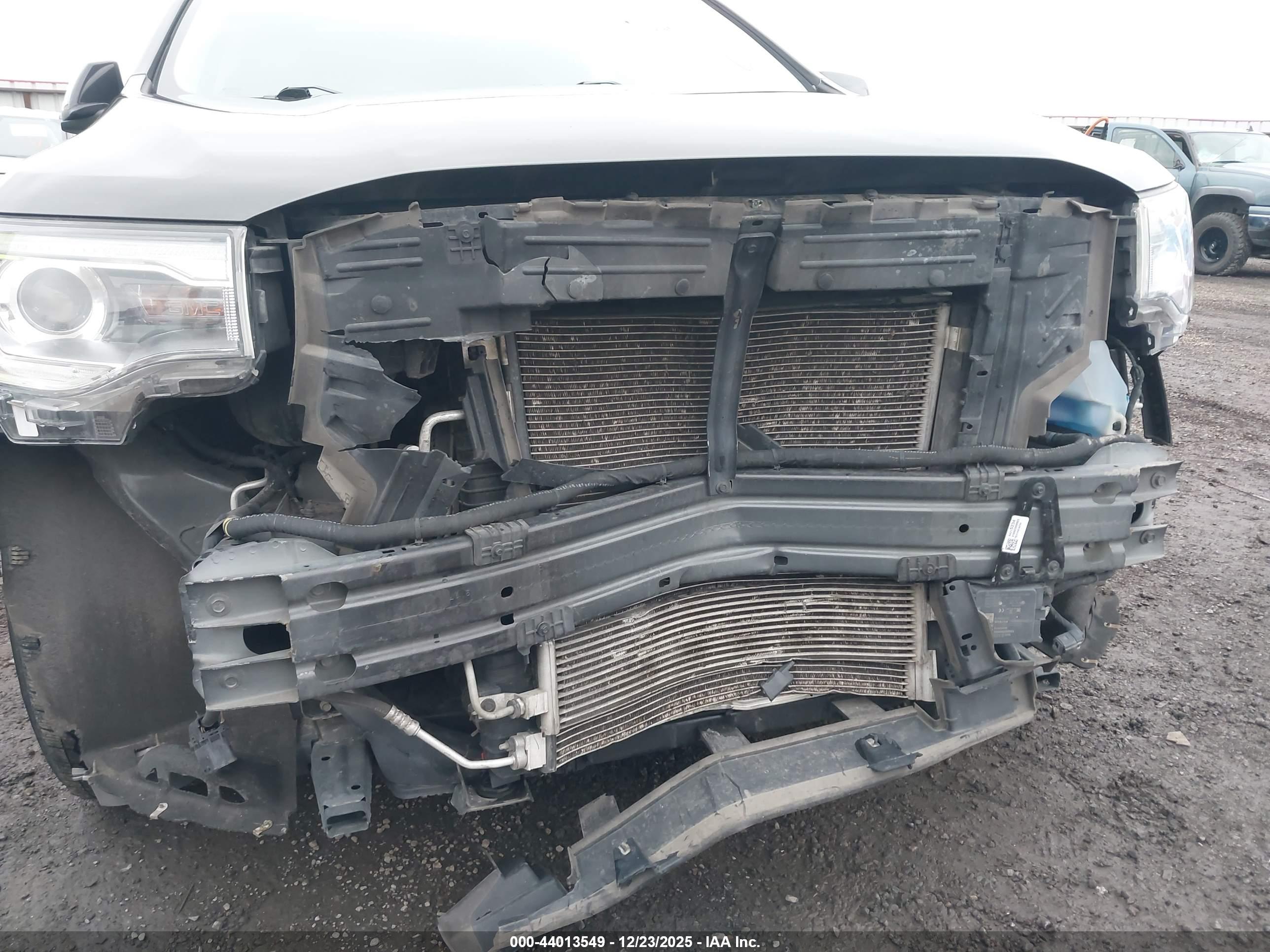 GMC ACADIA image 6
