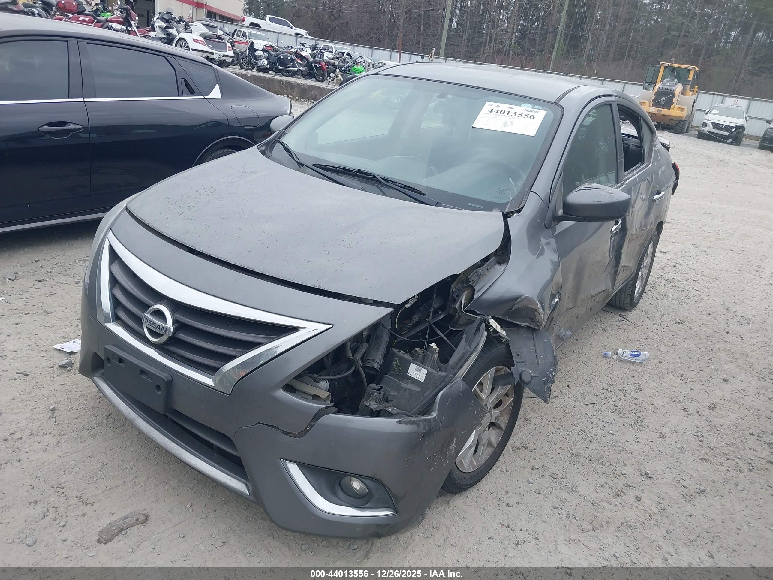 NISSAN VERSA image 2