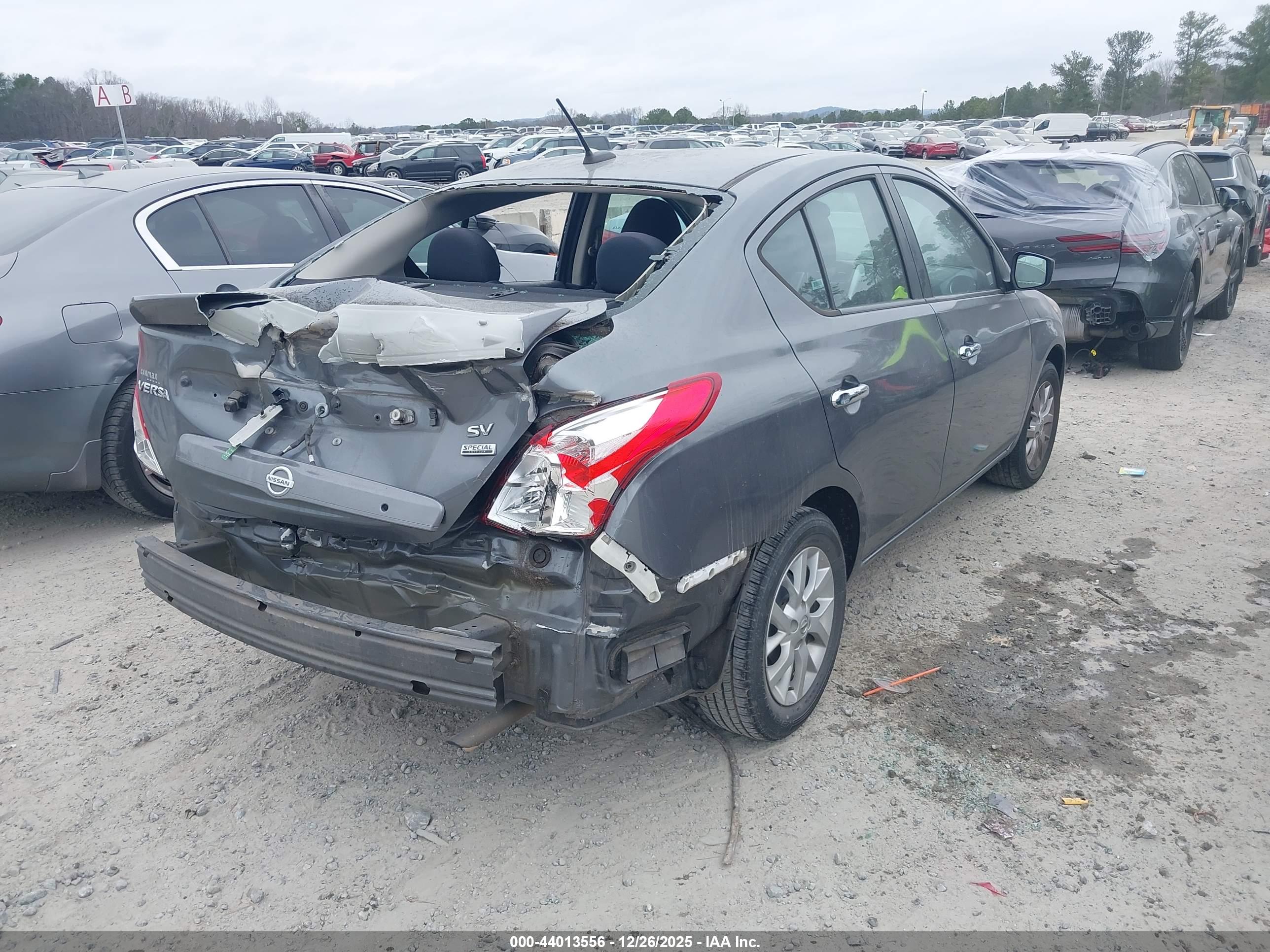 NISSAN VERSA image 4