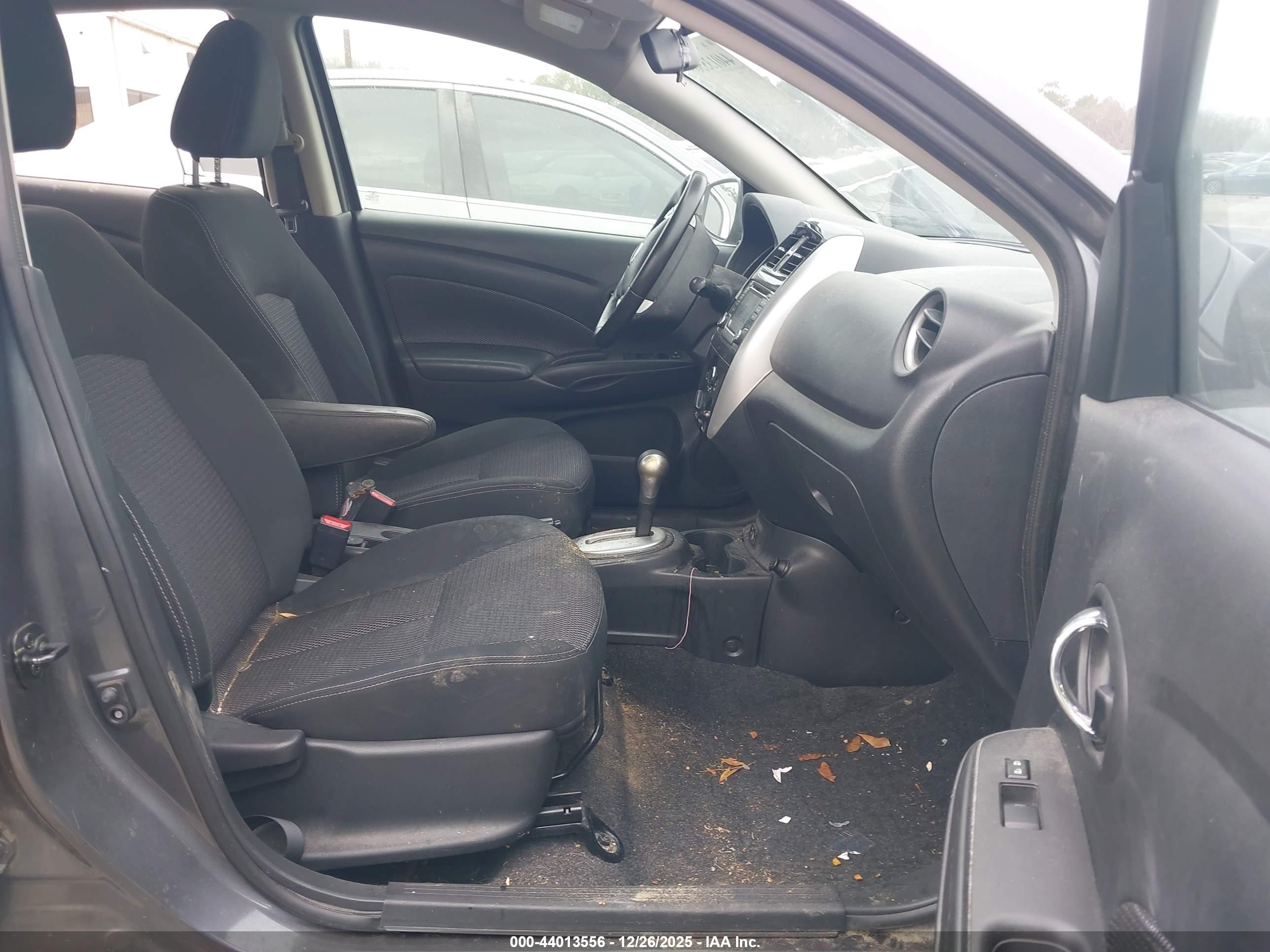 NISSAN VERSA image 5