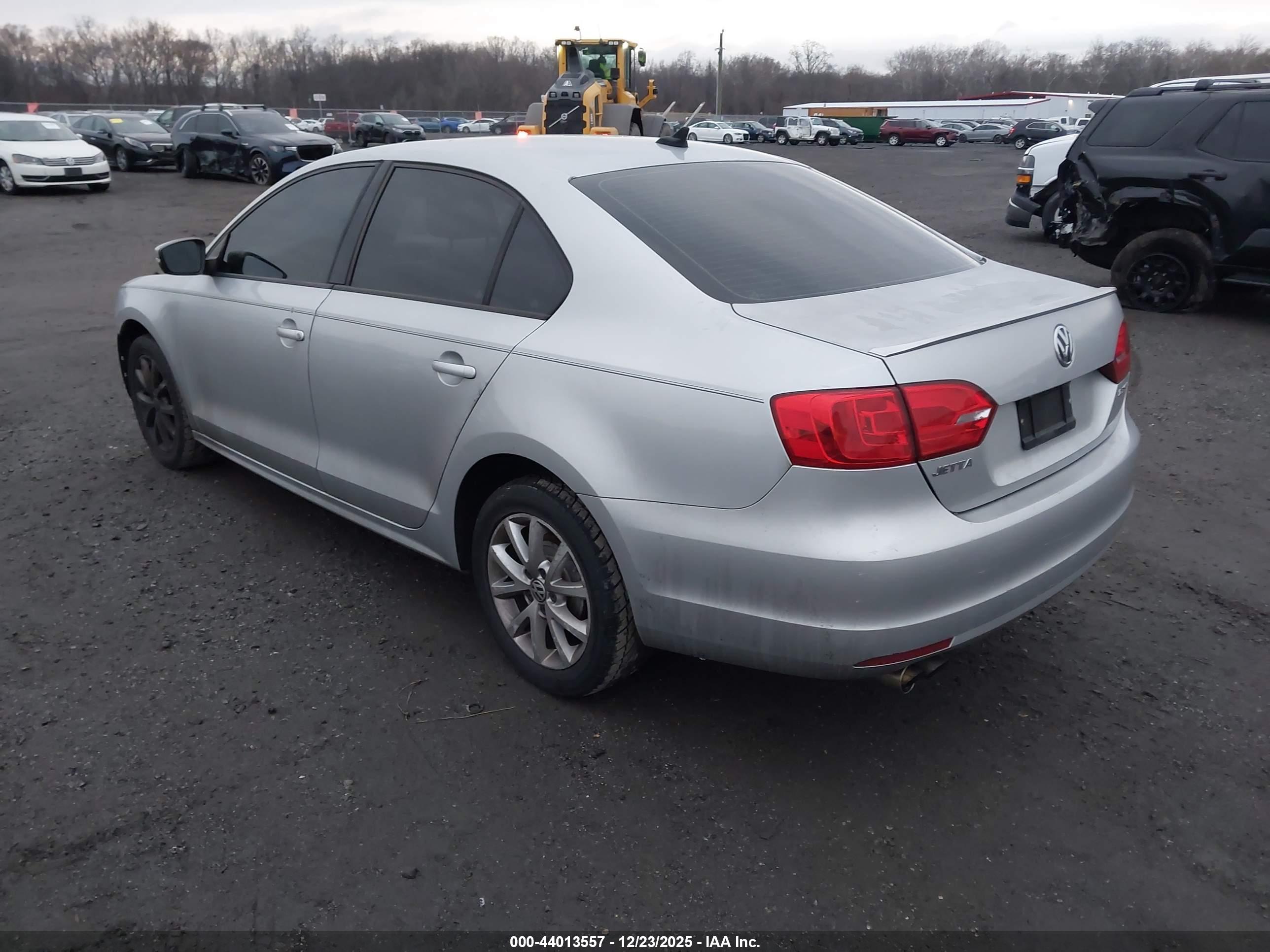 VOLKSWAGEN JETTA image 3