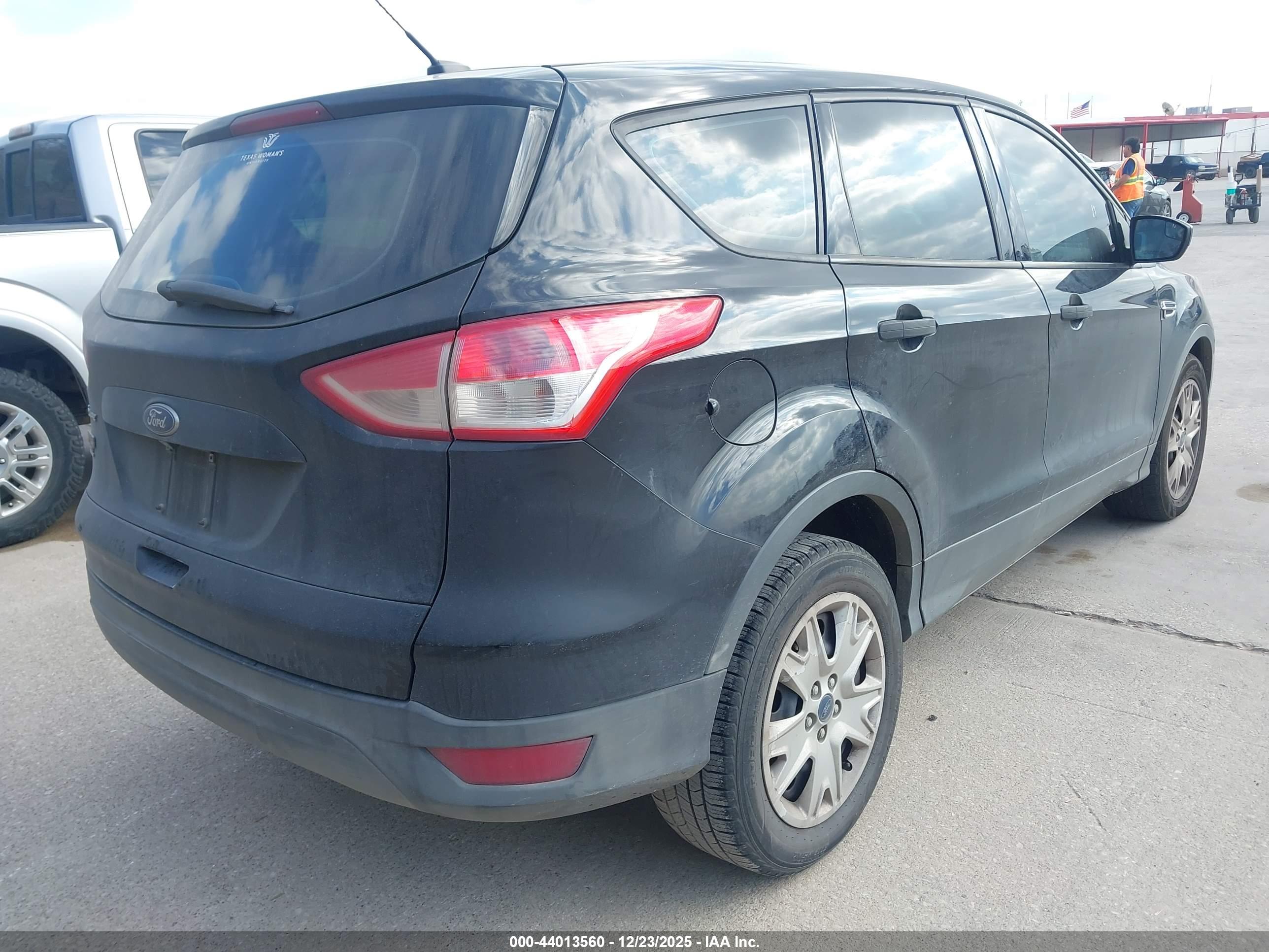 FORD ESCAPE image 4