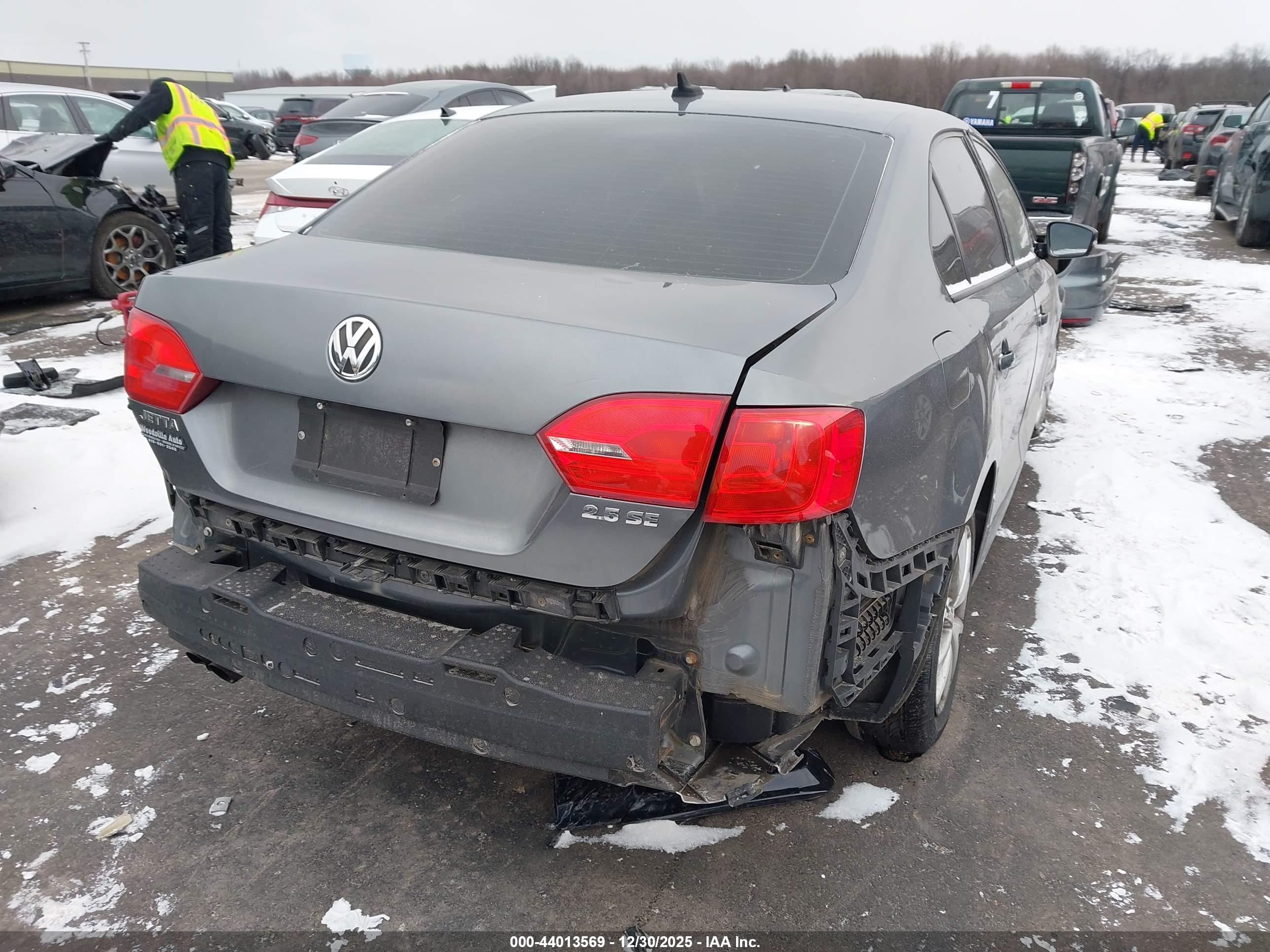 VOLKSWAGEN JETTA image 4