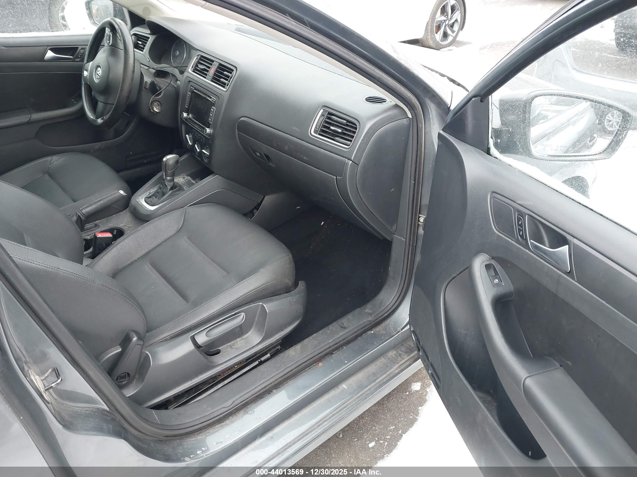 VOLKSWAGEN JETTA image 5