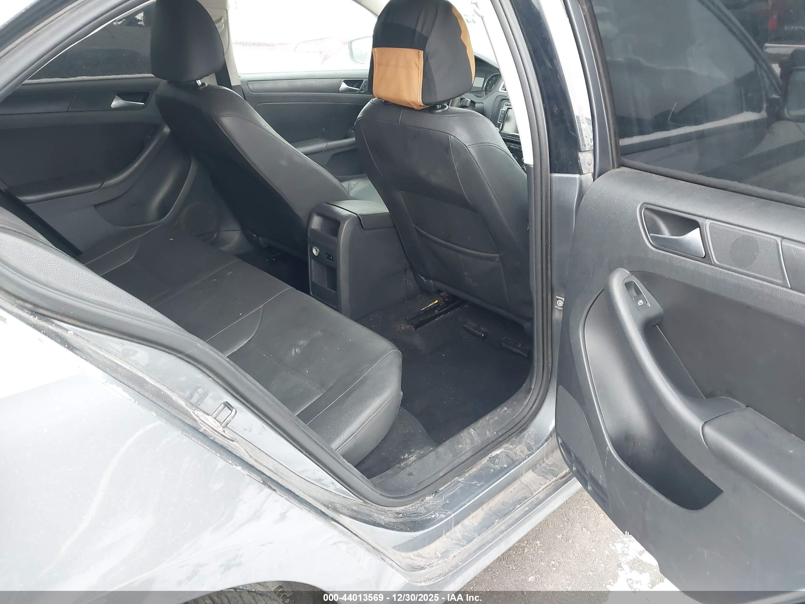 VOLKSWAGEN JETTA image 8