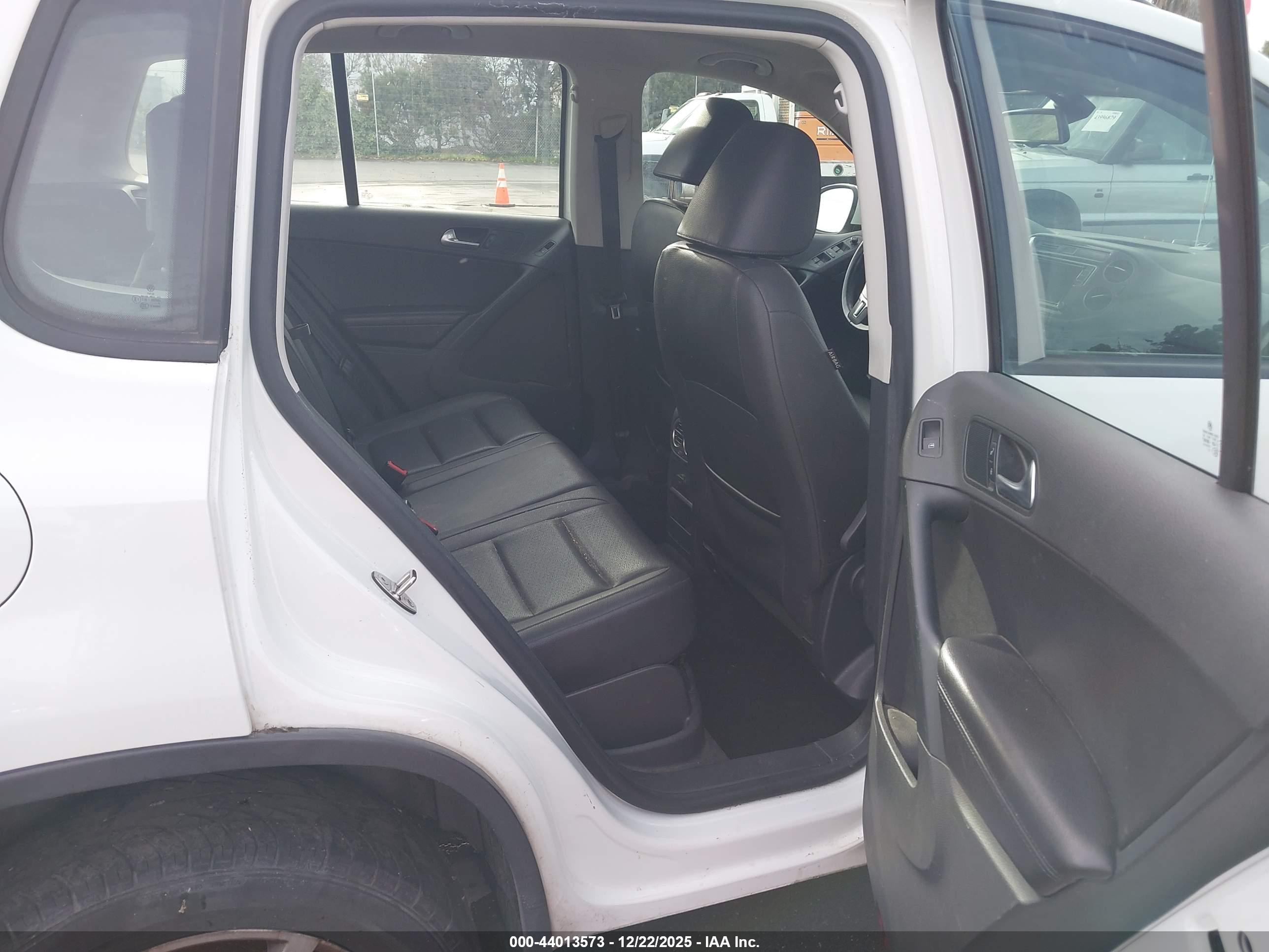 VOLKSWAGEN TIGUAN image 8