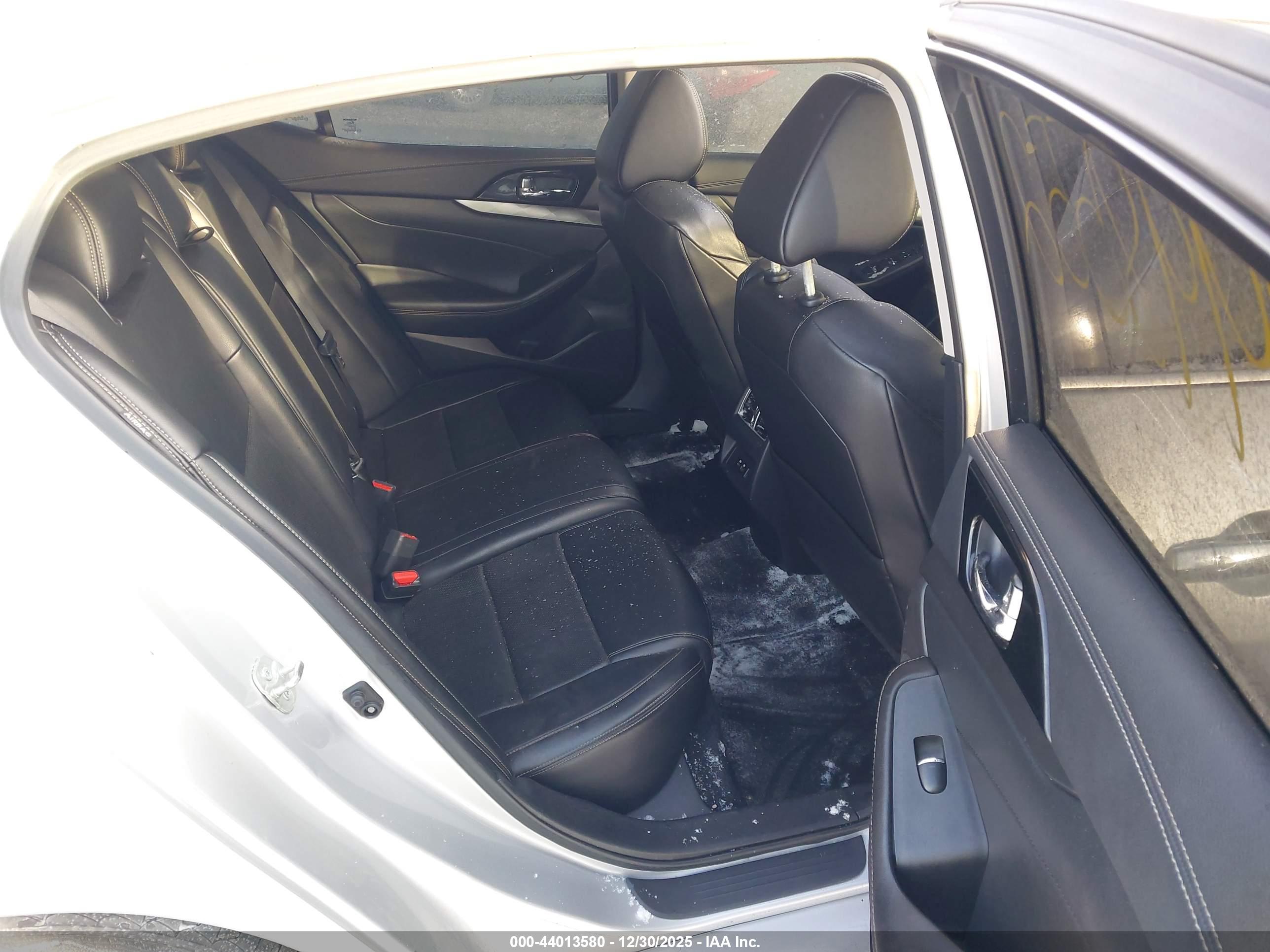 NISSAN MAXIMA image 8