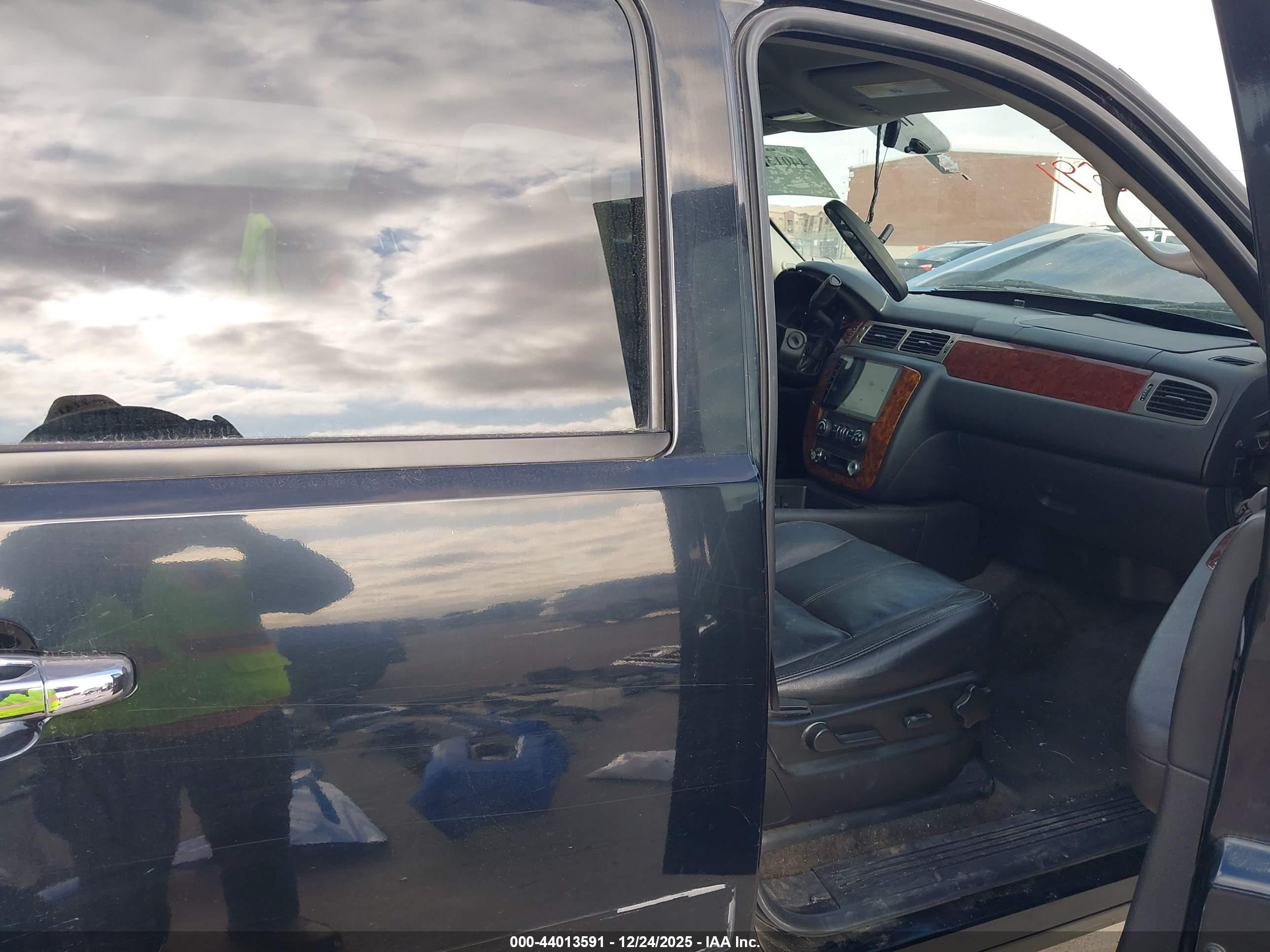 CHEVROLET TAHOE image 5