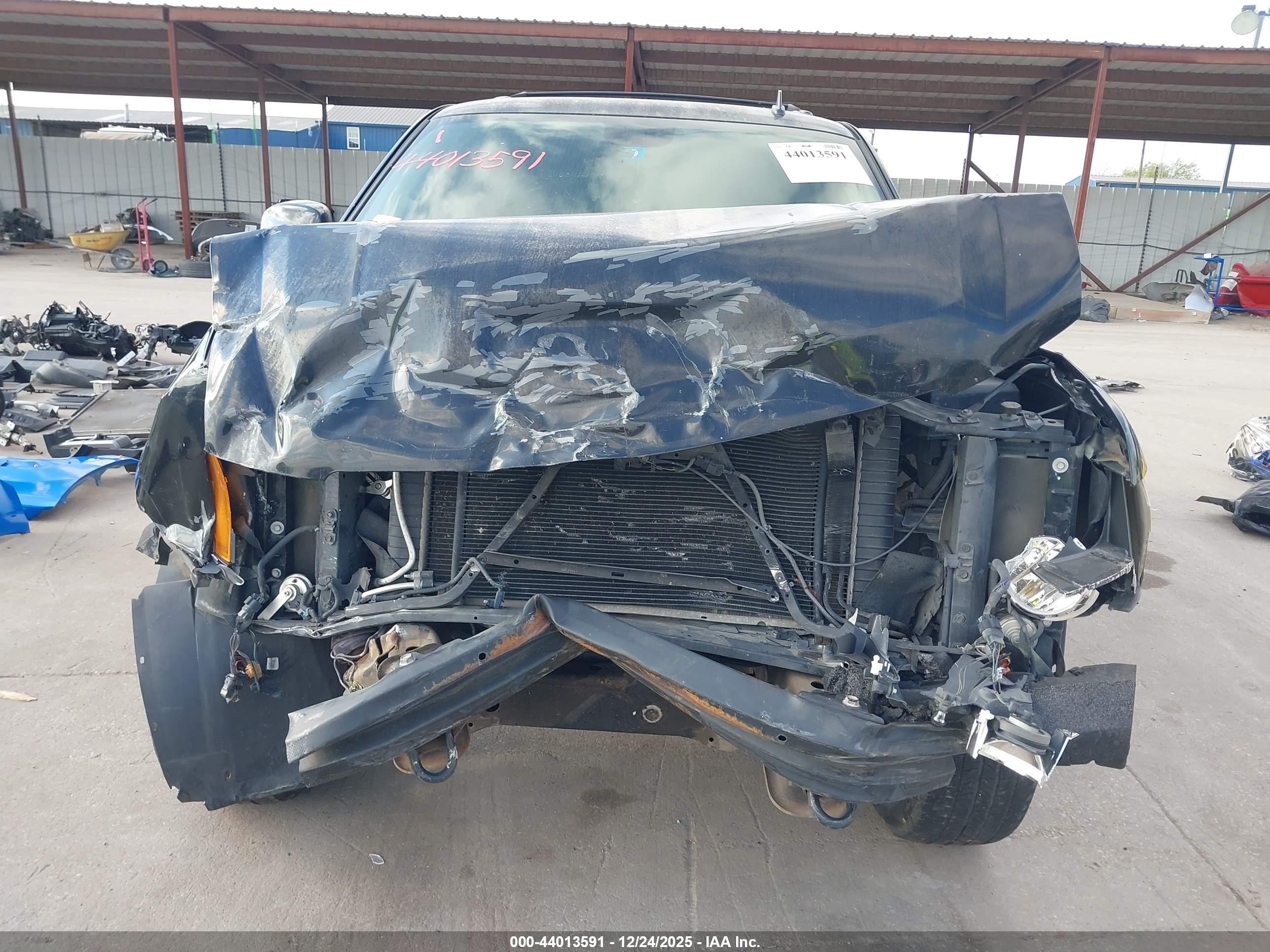 CHEVROLET TAHOE image 6