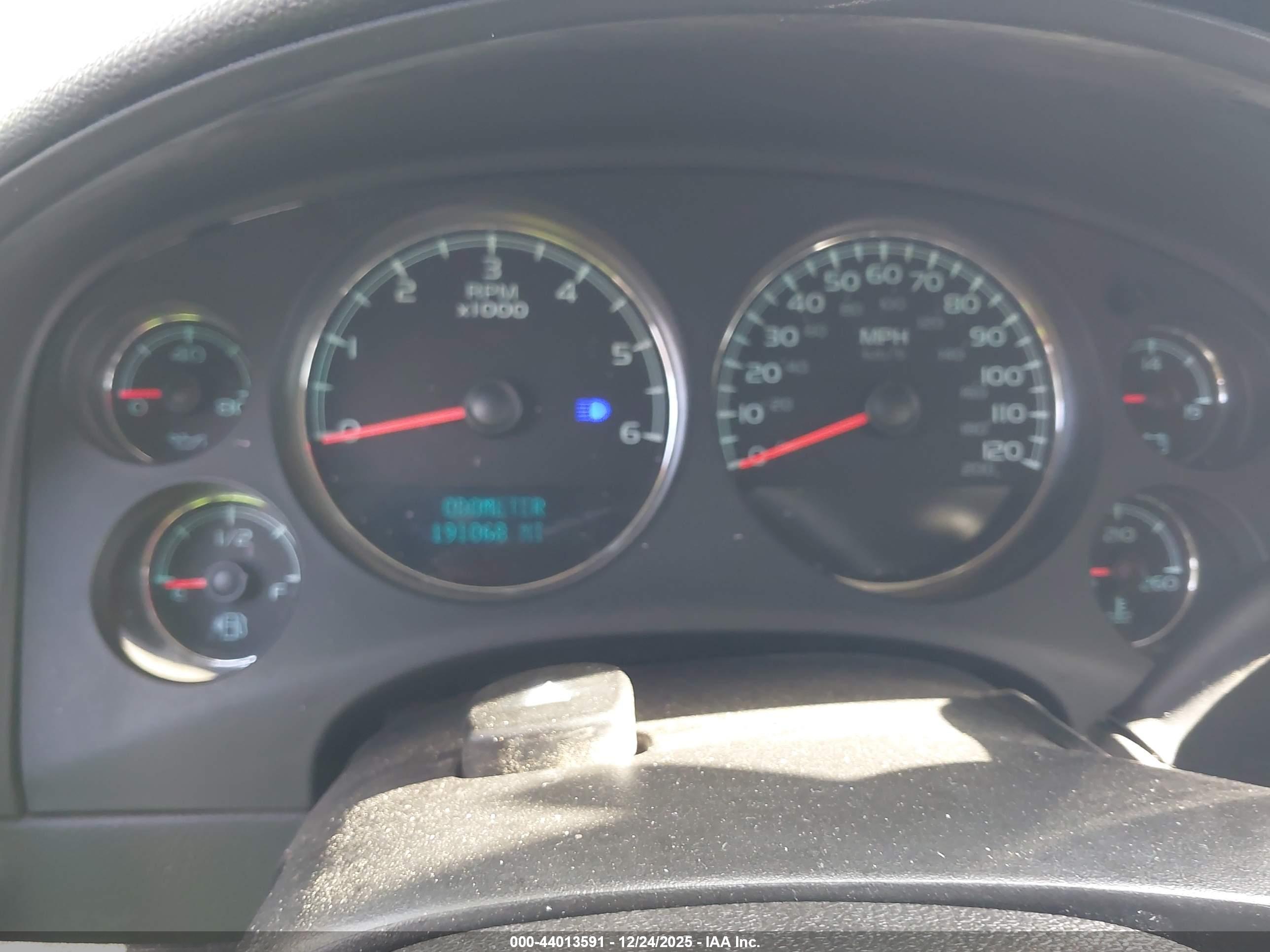 CHEVROLET TAHOE image 7