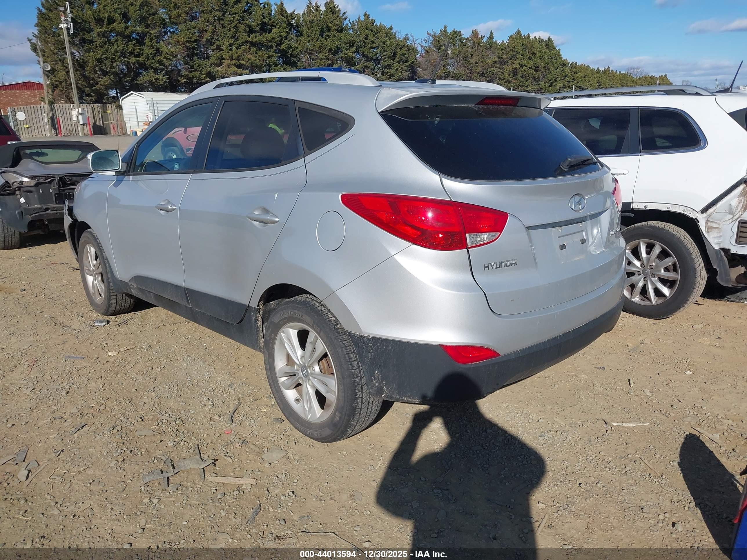 HYUNDAI TUCSON image 3